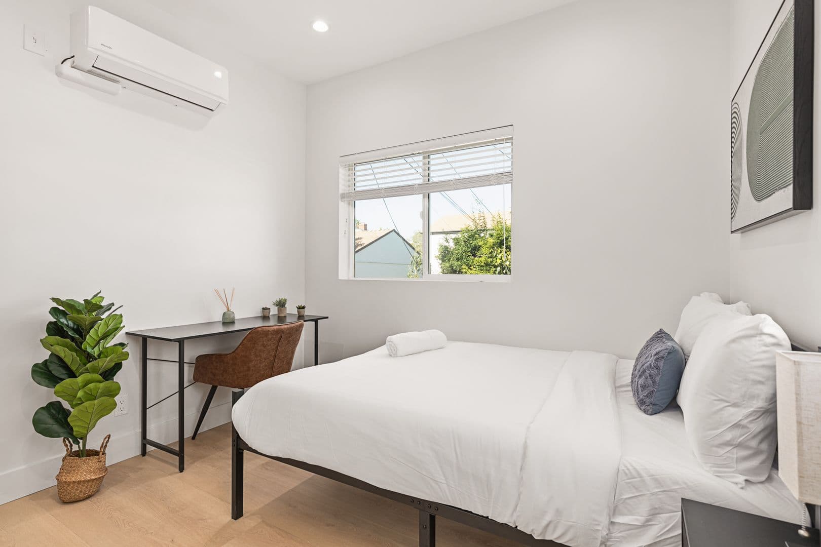 Los Angeles Apartment: 1736 1/2 Kelton Ave.