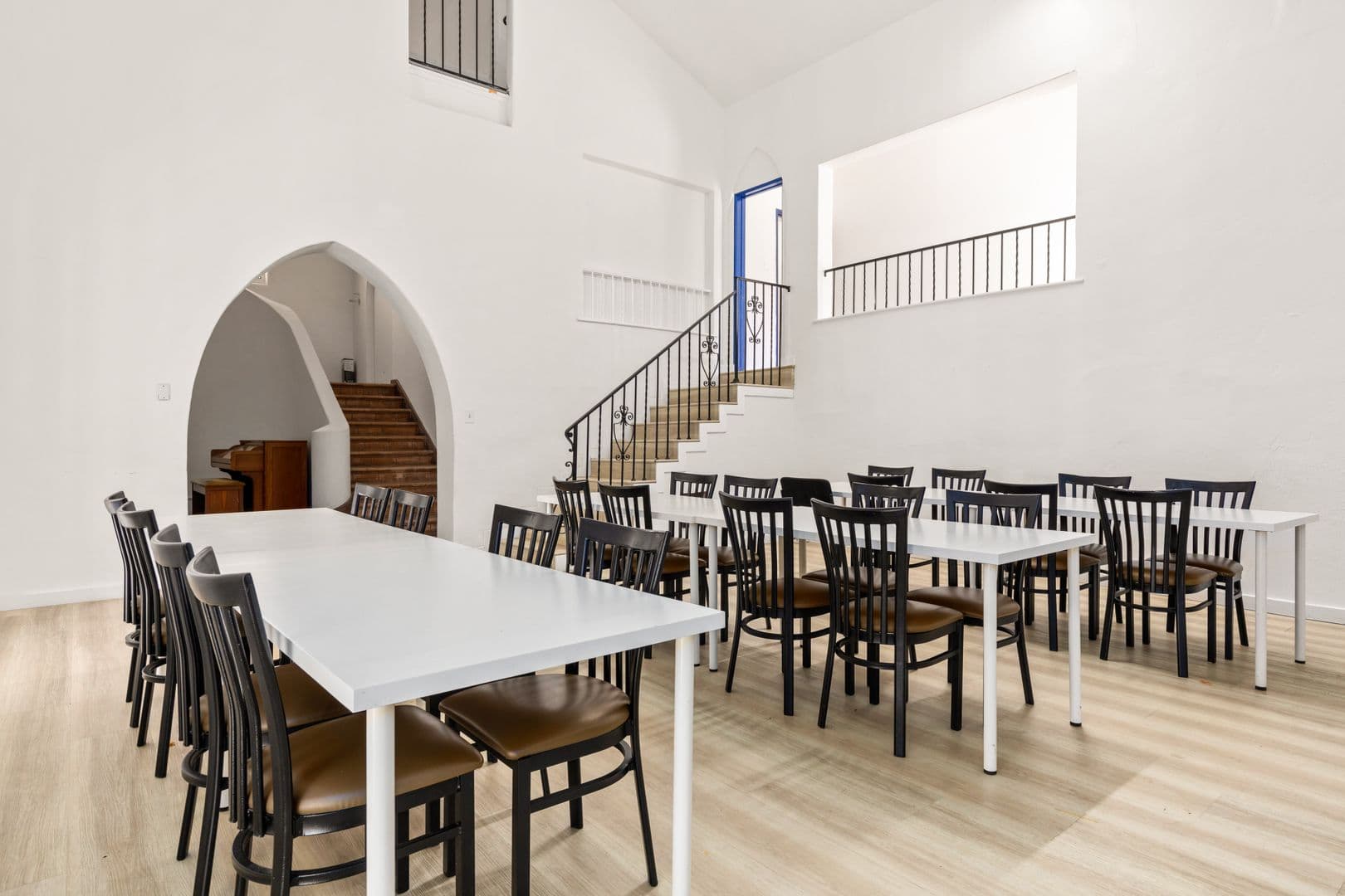 Los Angeles Apartment: 832 Hilgard Ave