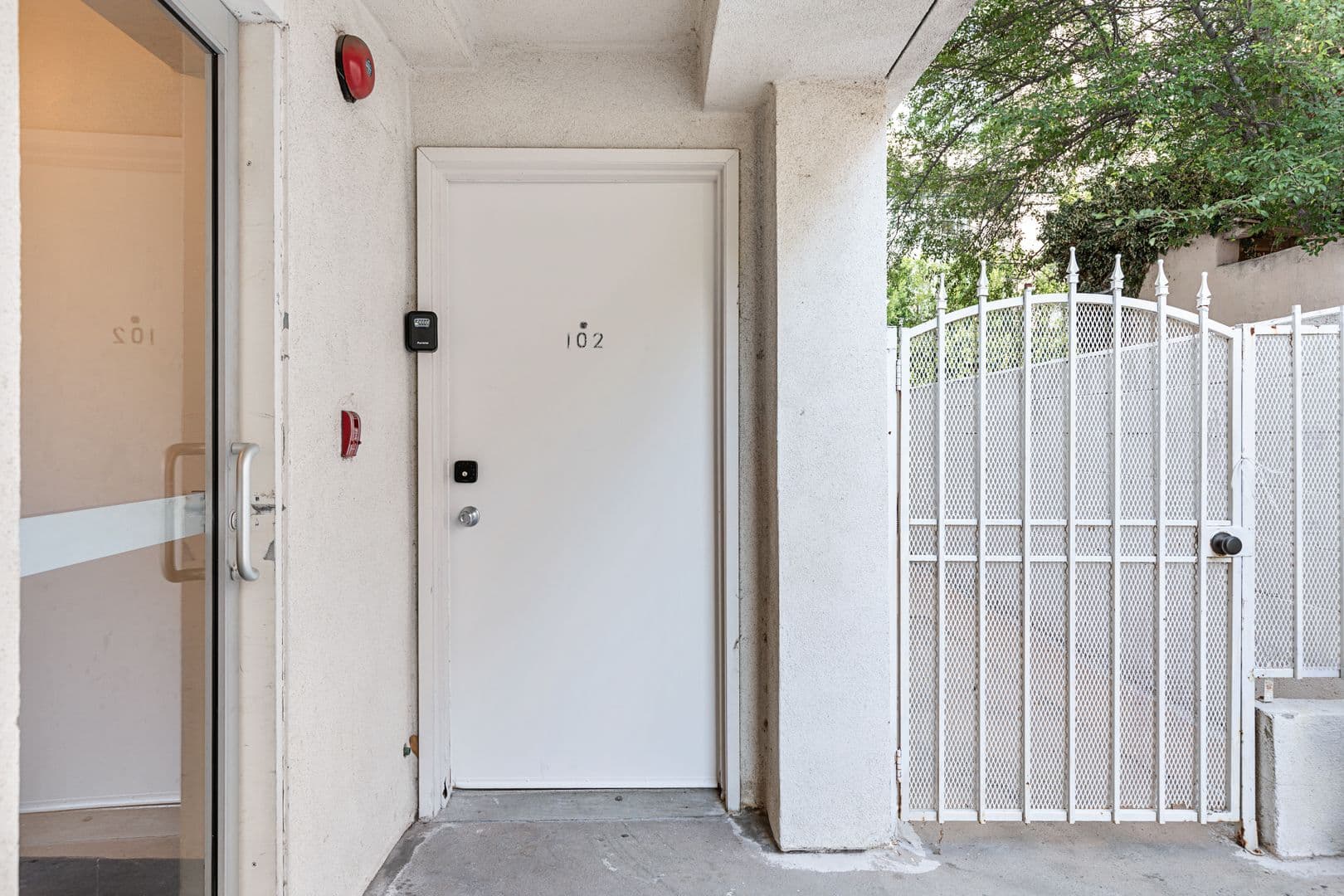 Los Angeles Apartment: 10777 Ashton