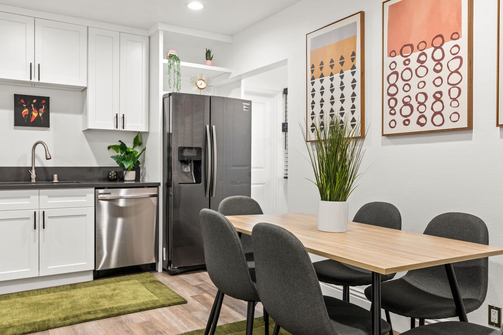 Los Angeles Apartment: 1517 Selby Ave