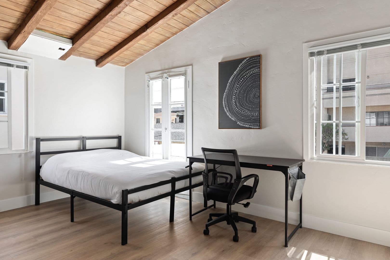 Los Angeles Apartment: 1709 Kelton Ave