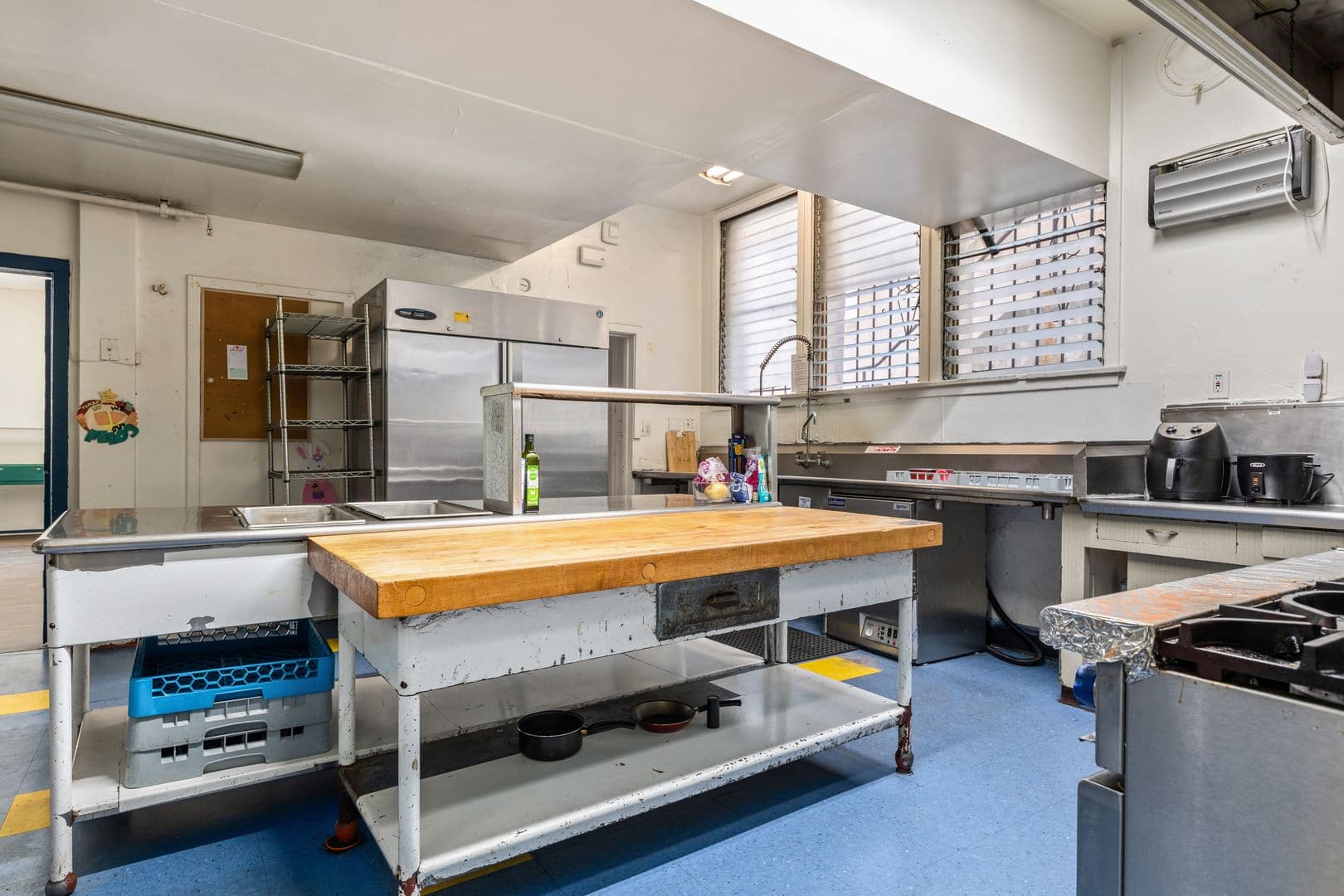 Los Angeles Apartment: 832 Hilgard Ave