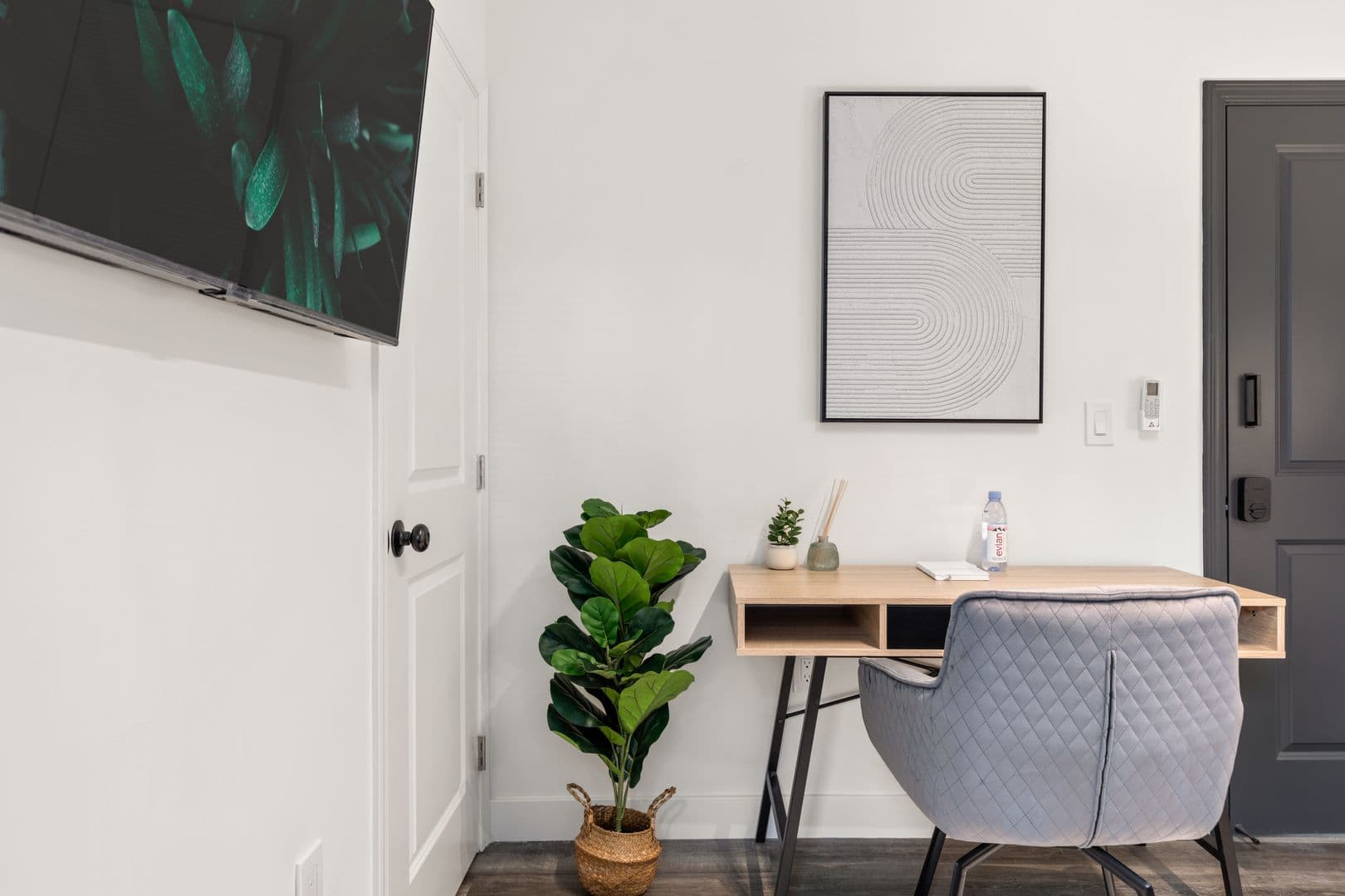 Los Angeles Apartment: 10793 Ohio Ave Los Angeles, CA 90024