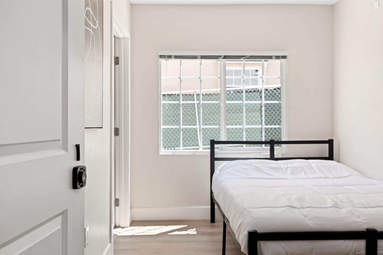 Los Angeles Apartment: 1709 Kelton Ave