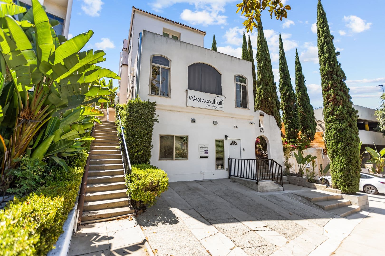 Los Angeles Apartment: 838 Hilgard Ave
