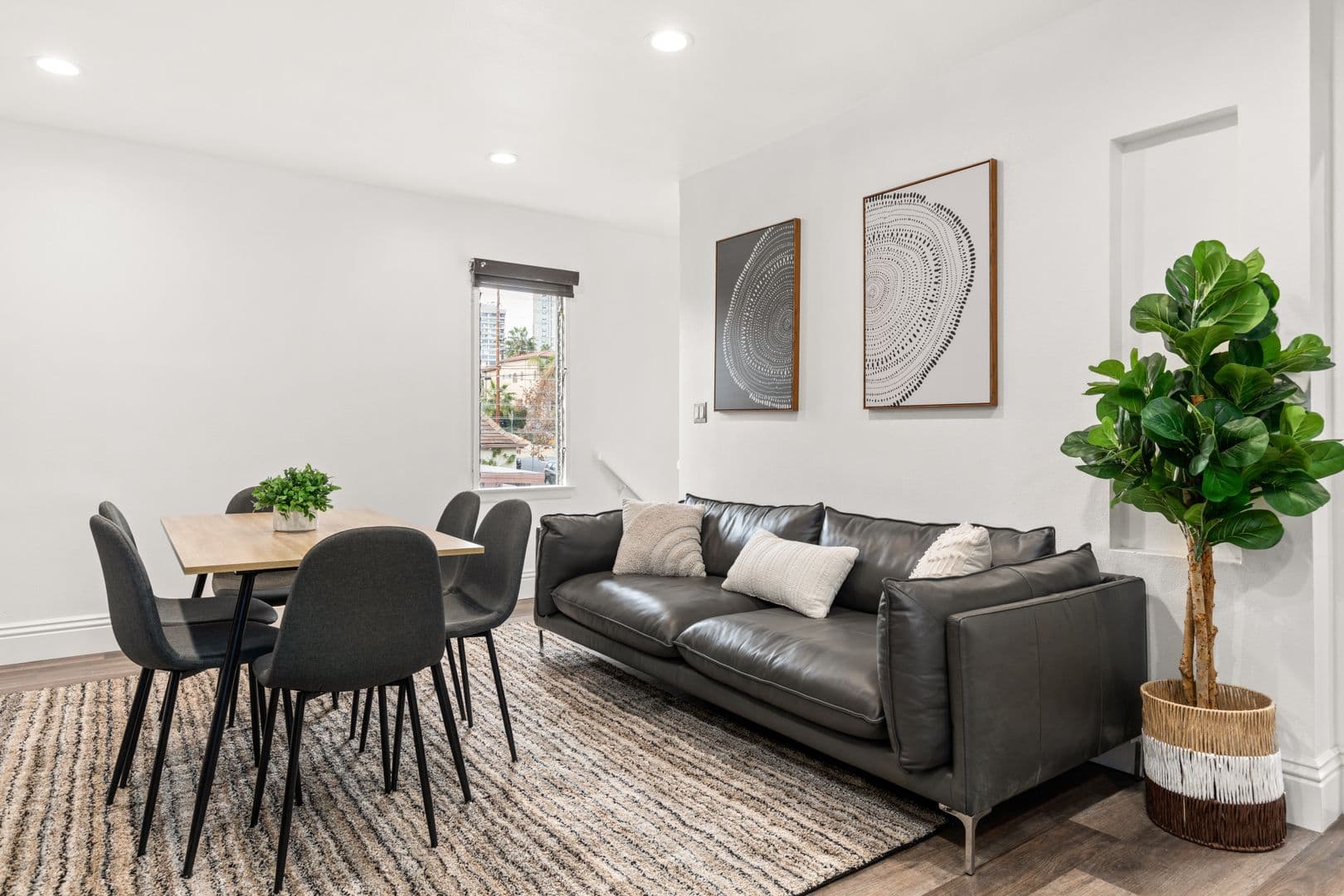 Los Angeles Apartment: 1515 Selby Ave
