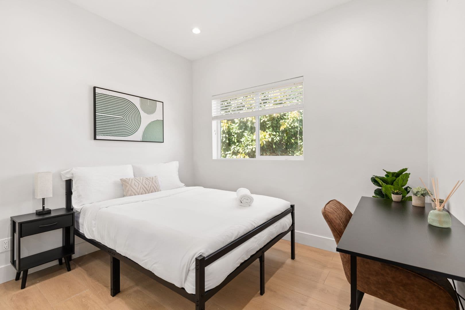 Los Angeles Apartment: 1736 Kelton Ave.