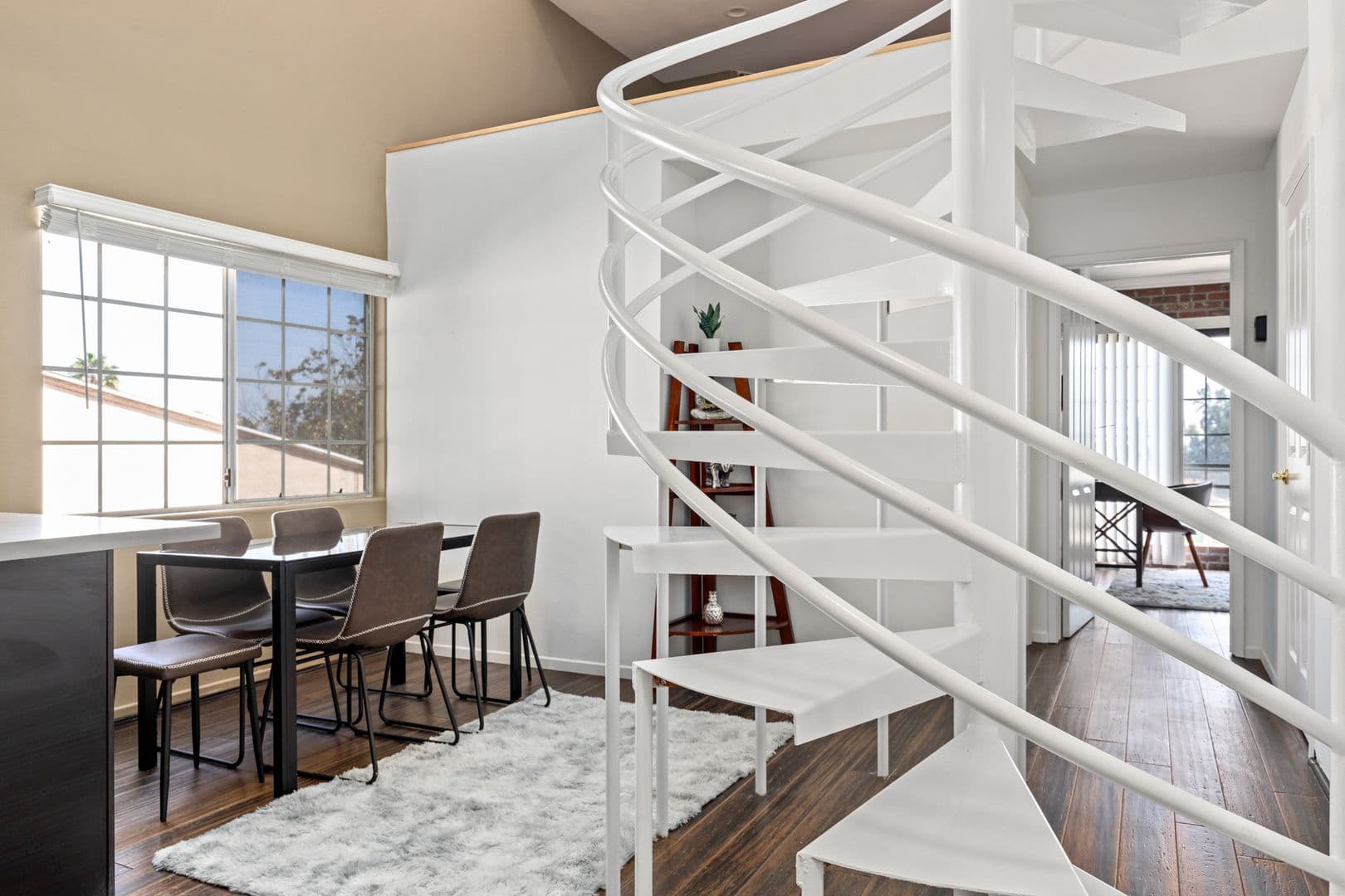 Los Angeles Apartment: 10777 Ashton