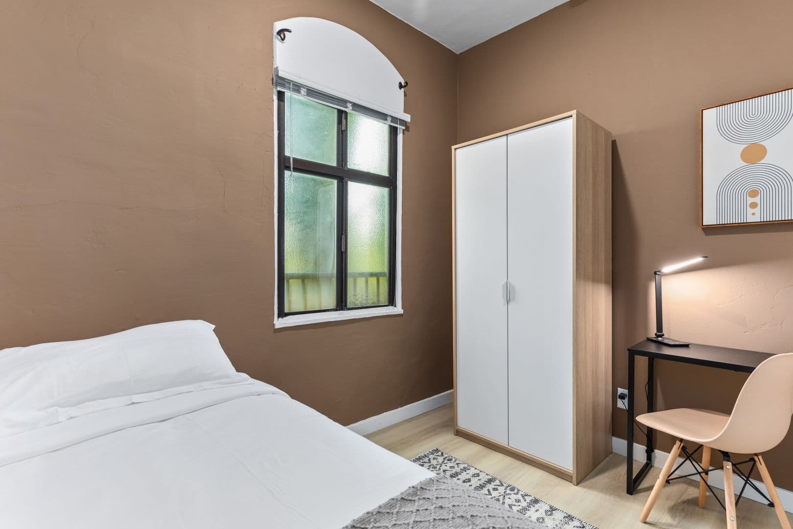 Los Angeles Apartment: 840 Hilgard Ave