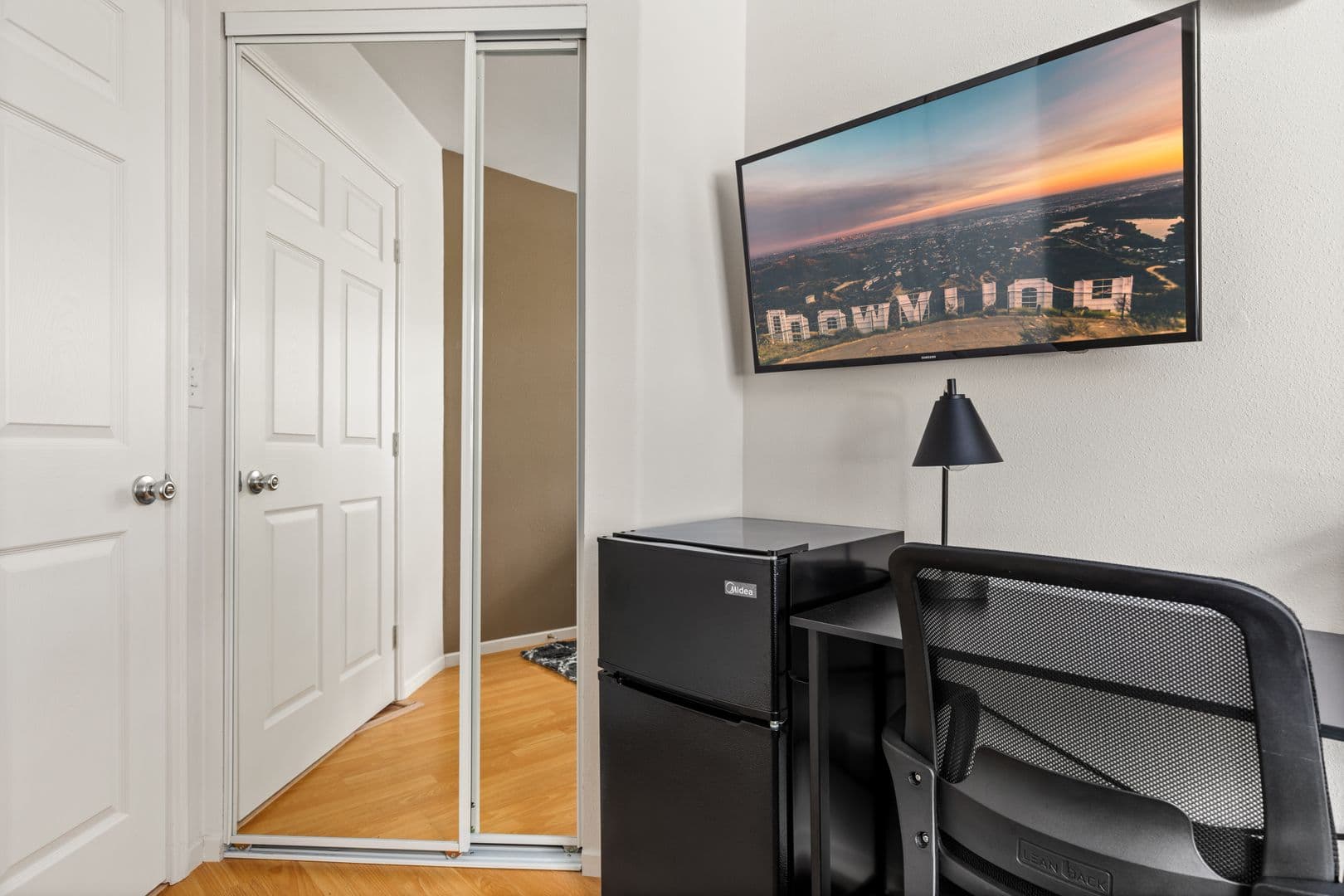 Los Angeles Apartment: 10777 Ashton