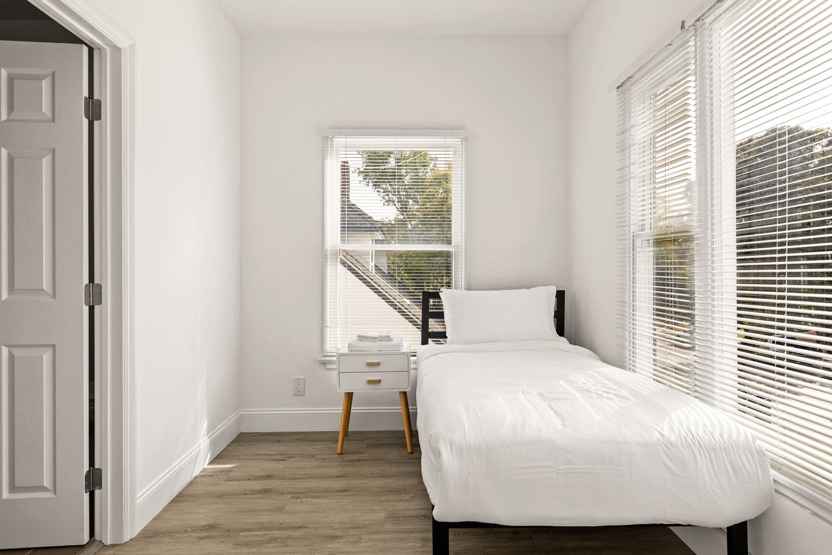 Los Angeles Apartment: 1740 Kelton Ave, Los Angeles, CA 90024