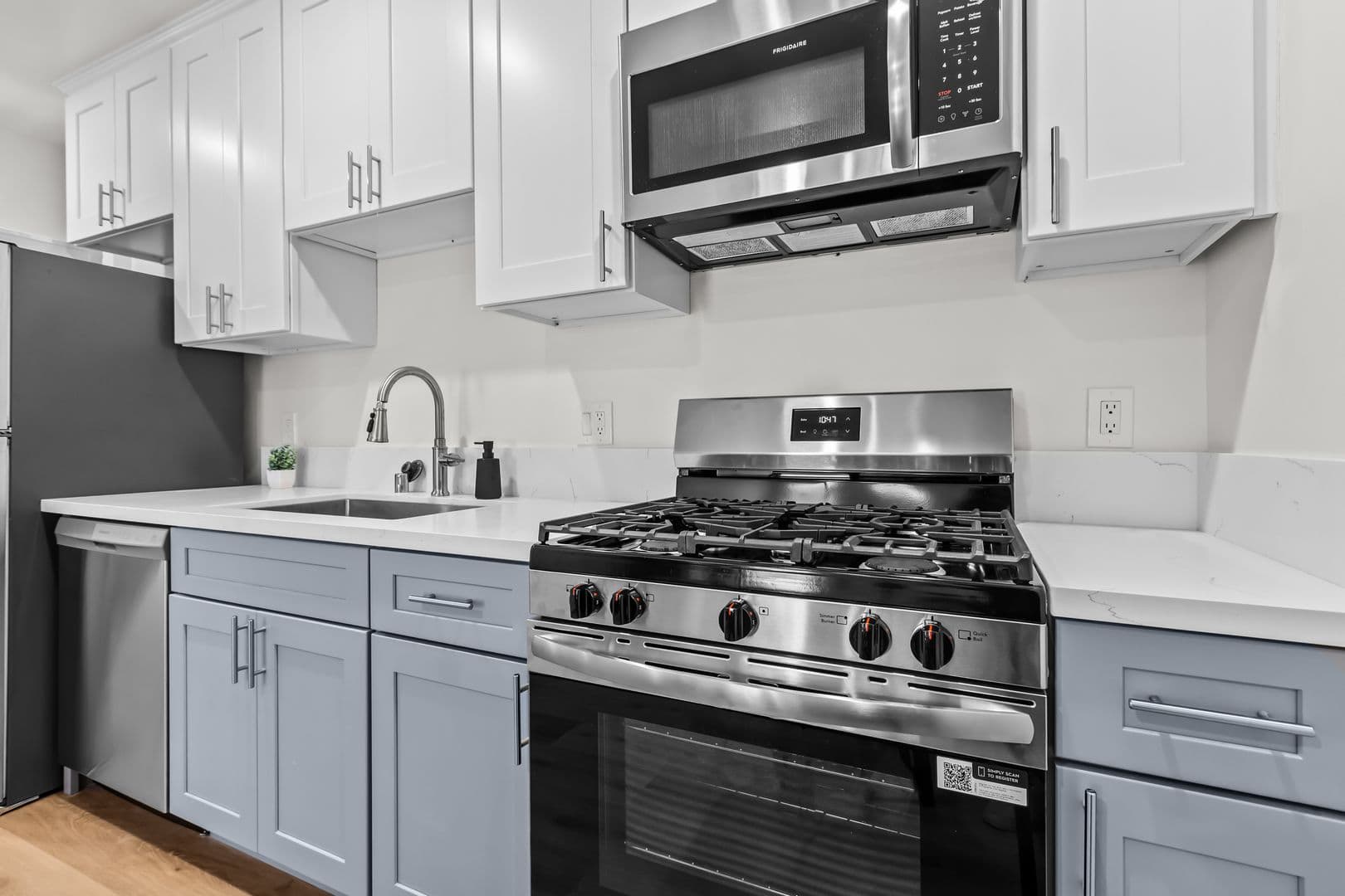 Los Angeles Apartment: 838 Hilgard Ave