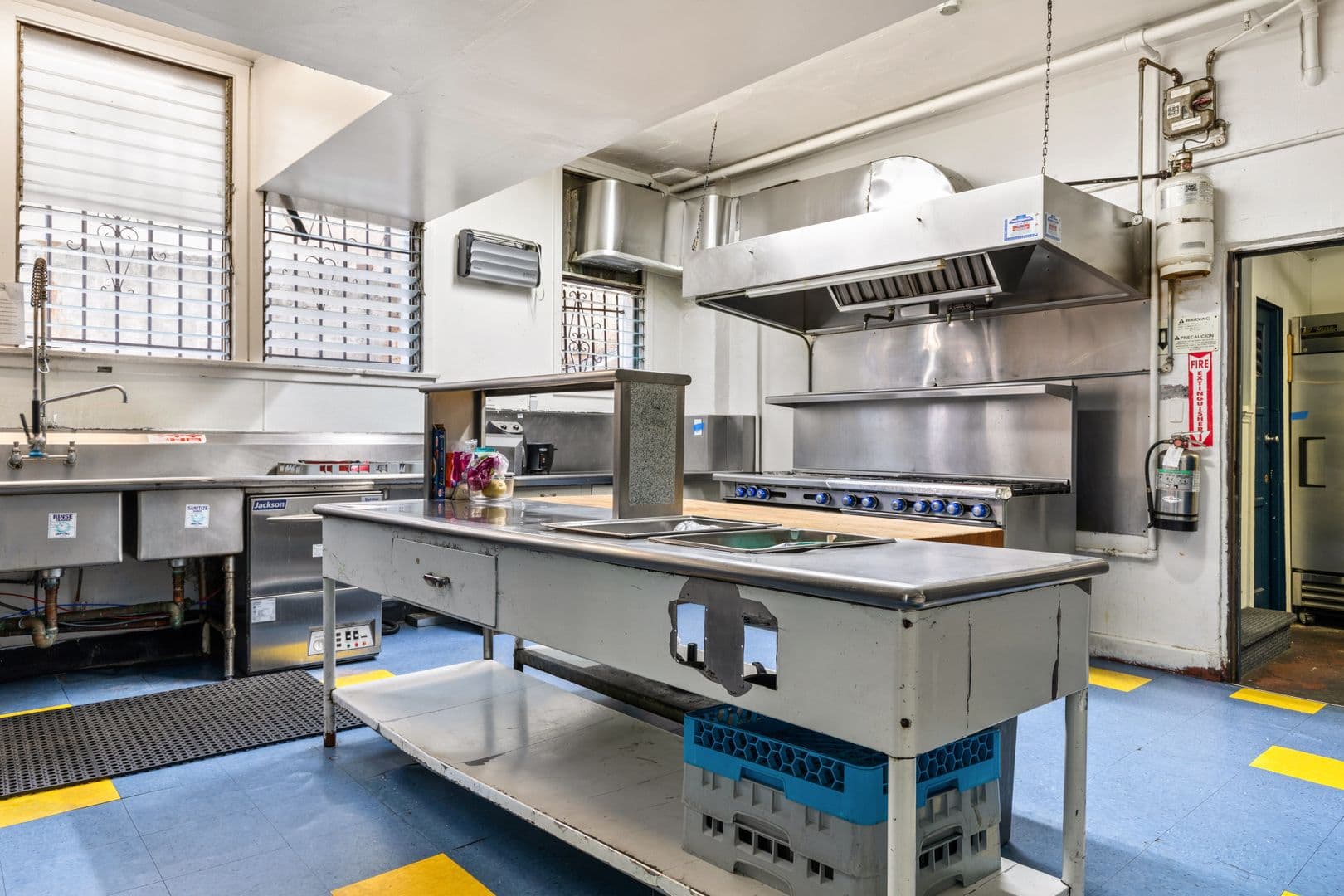 Los Angeles Apartment: 832 Hilgard Ave