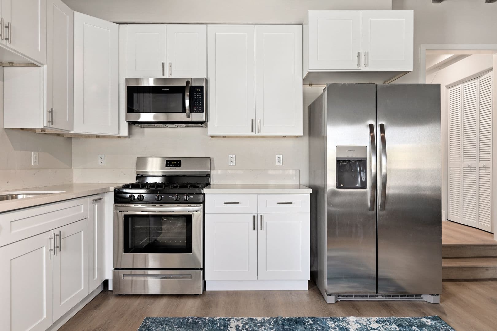 Los Angeles Apartment: 1709 Kelton Ave
