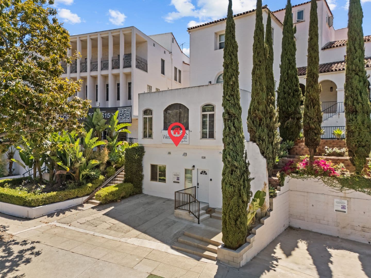Los Angeles Apartment: 838 Hilgard Ave
