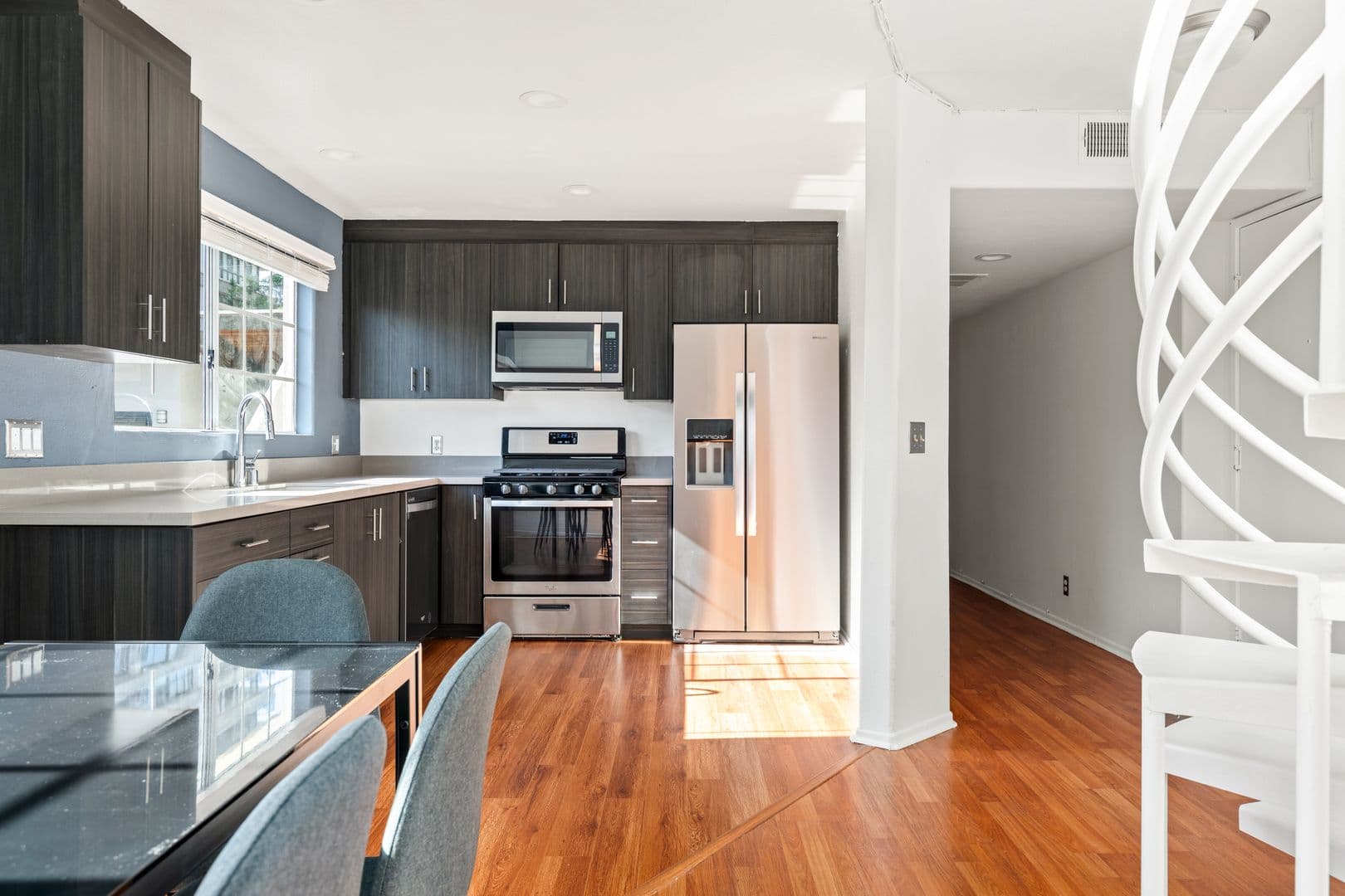 Los Angeles Apartment: 10777 Ashton