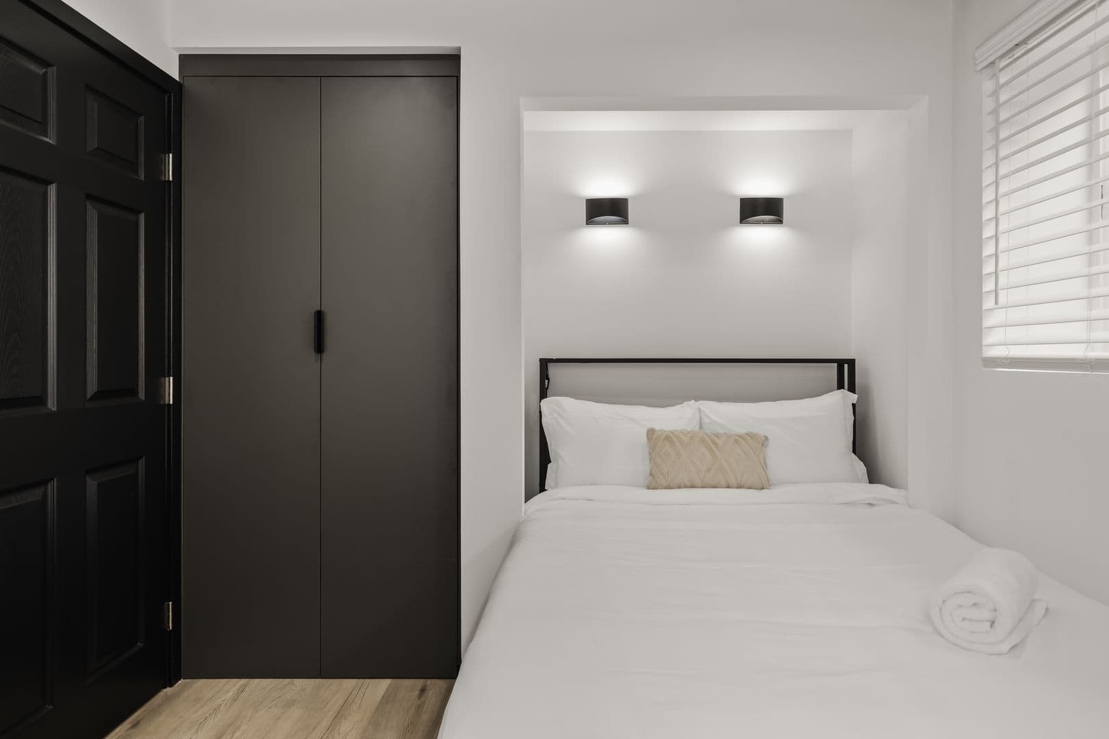 Los Angeles Apartment: 842 Hilgard Ave
