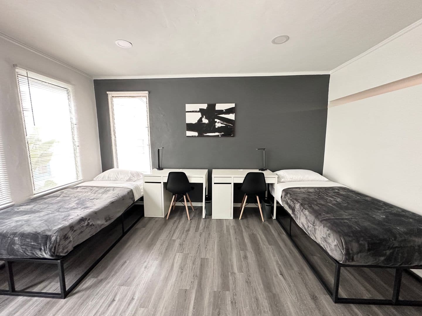 Los Angeles Apartment: 832 Hilgard Ave