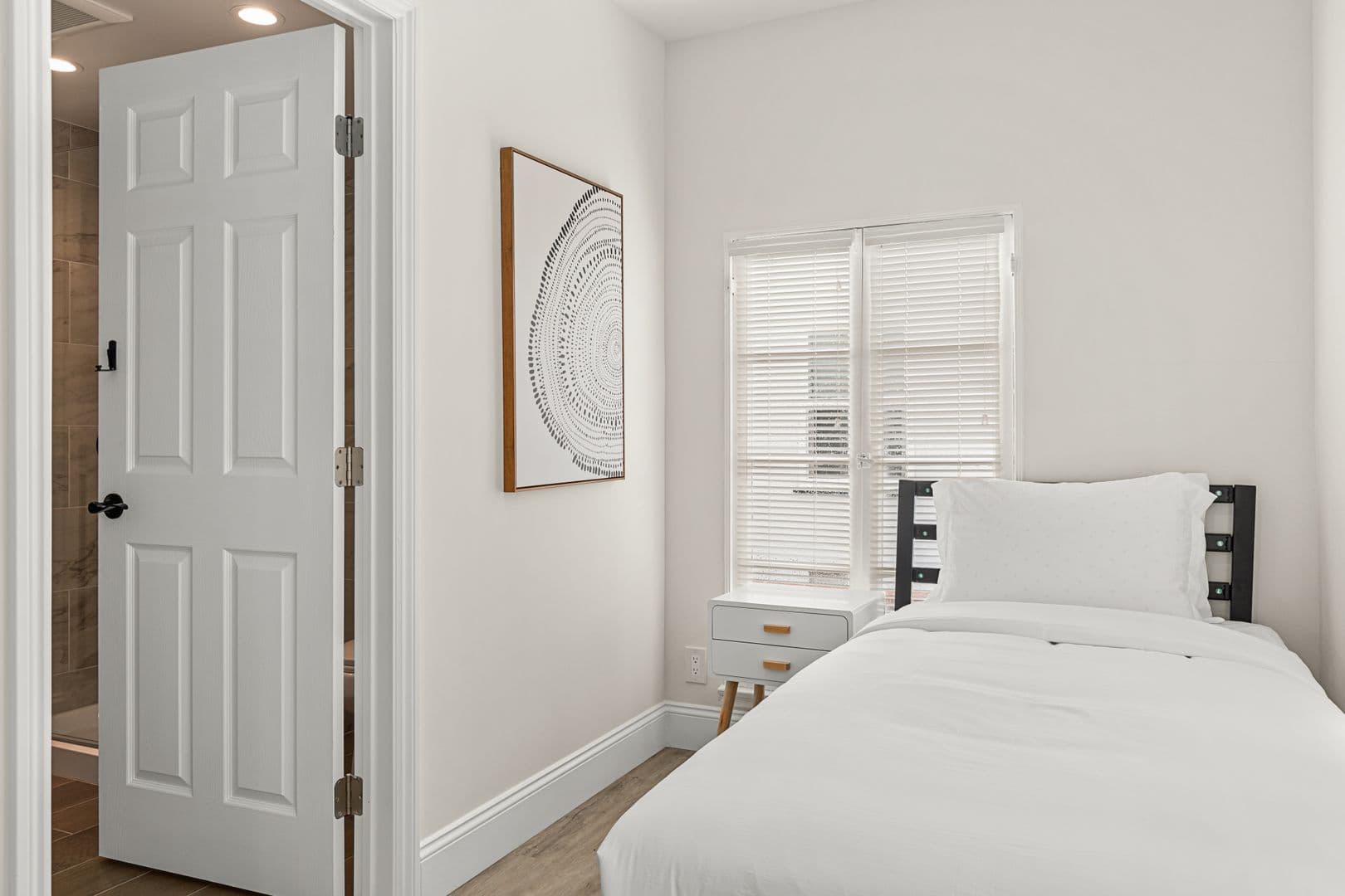 Los Angeles Apartment: 1738 S Kelton Ave.