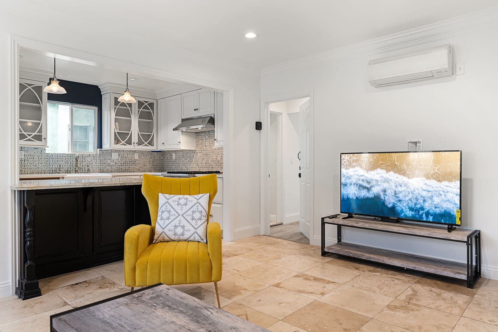 Los Angeles Apartment: 1738 S Kelton Ave.