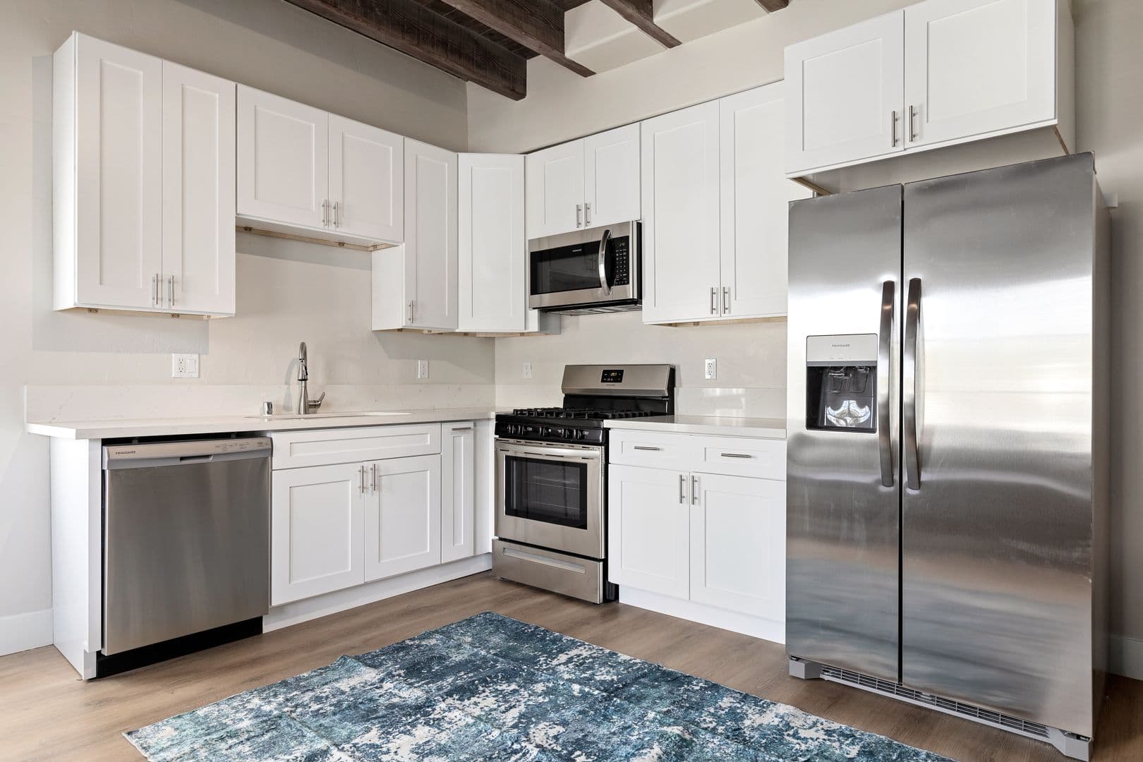 Los Angeles Apartment: 1709 Kelton Ave