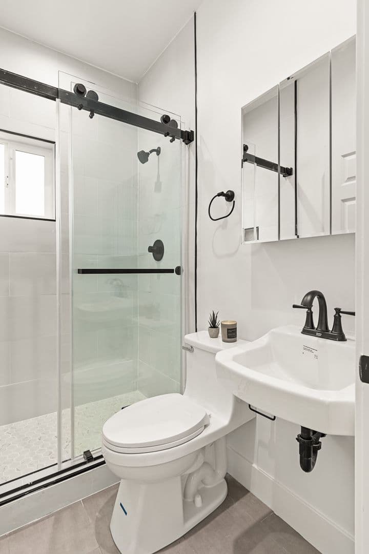 Los Angeles Apartment: 1736 Kelton Ave.