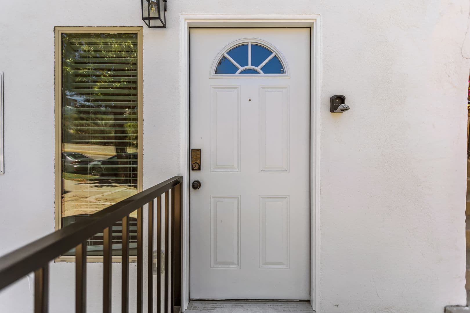 Los Angeles Apartment: 838 Hilgard Ave