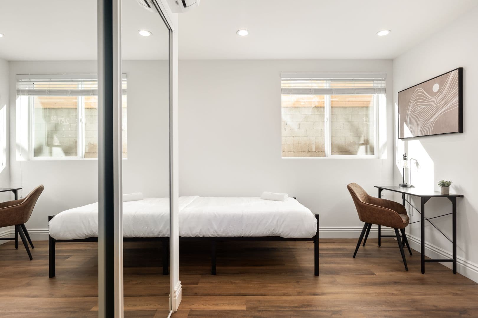 Los Angeles Apartment: 1713 Kelton Ave