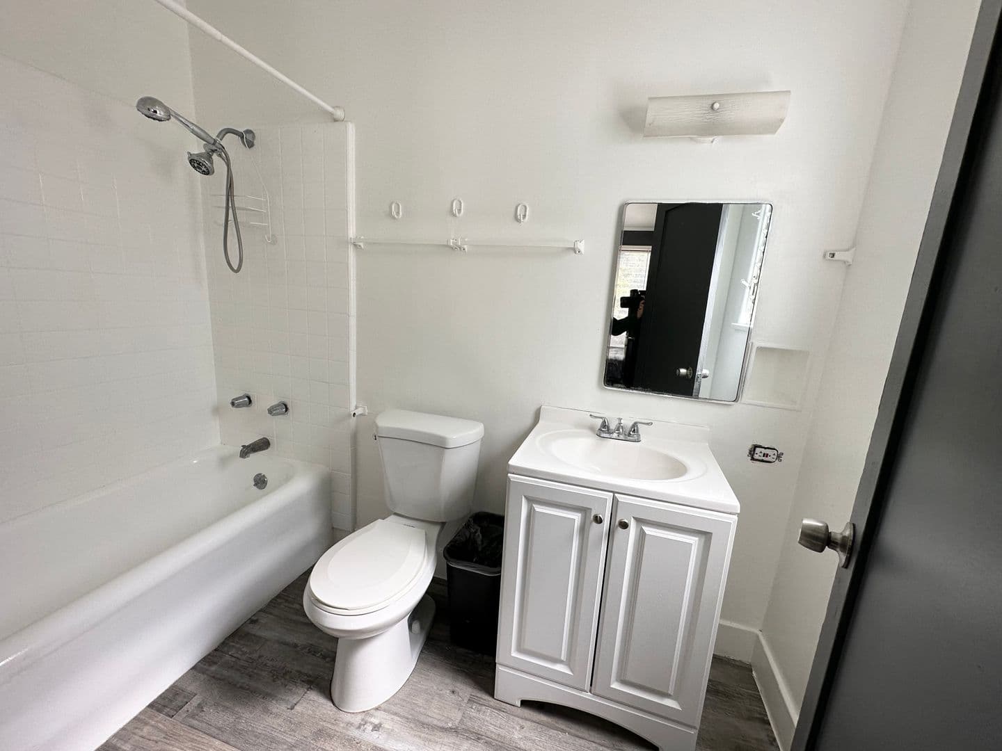 Los Angeles Apartment: 832 Hilgard Ave
