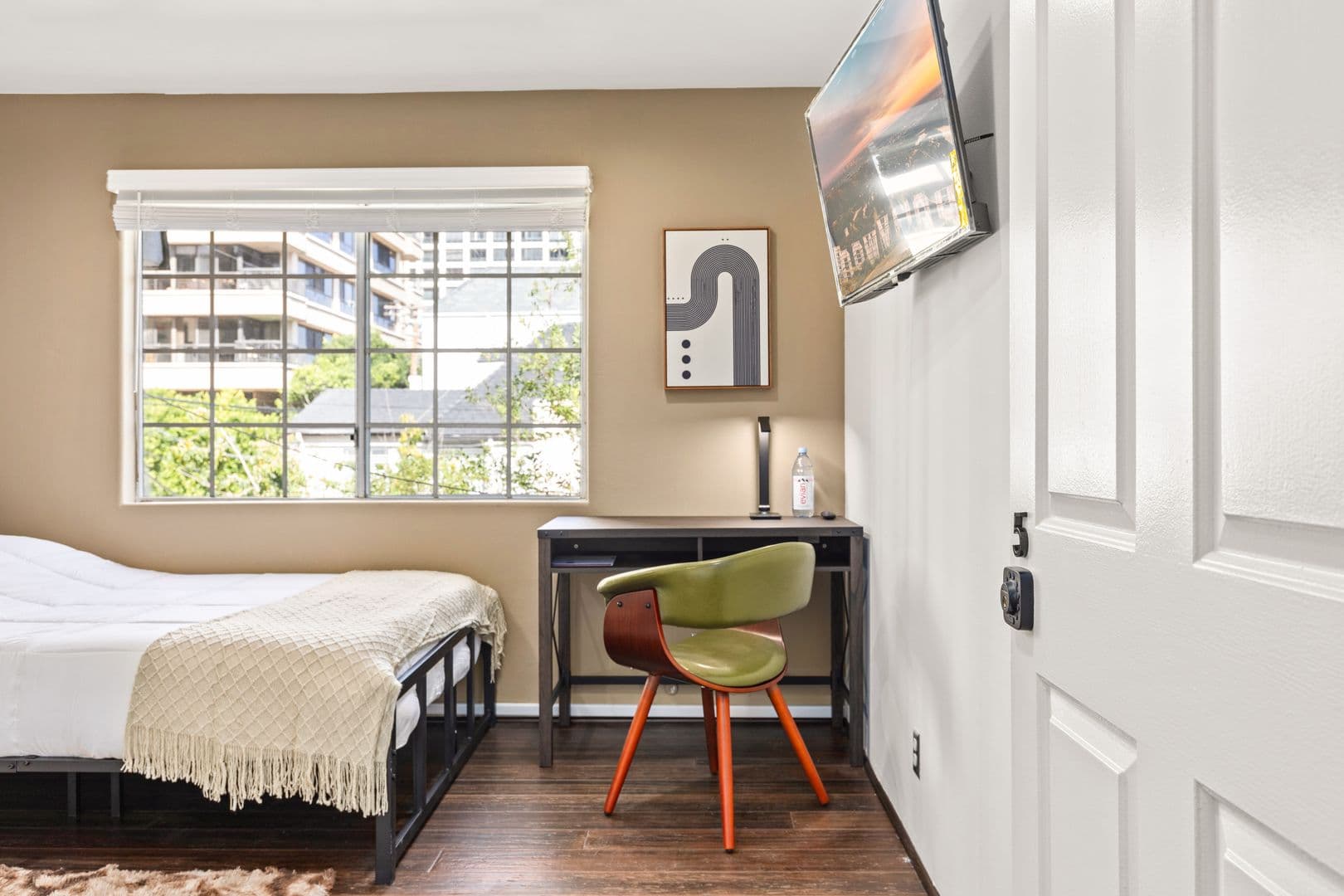 Los Angeles Apartment: 10777 Ashton