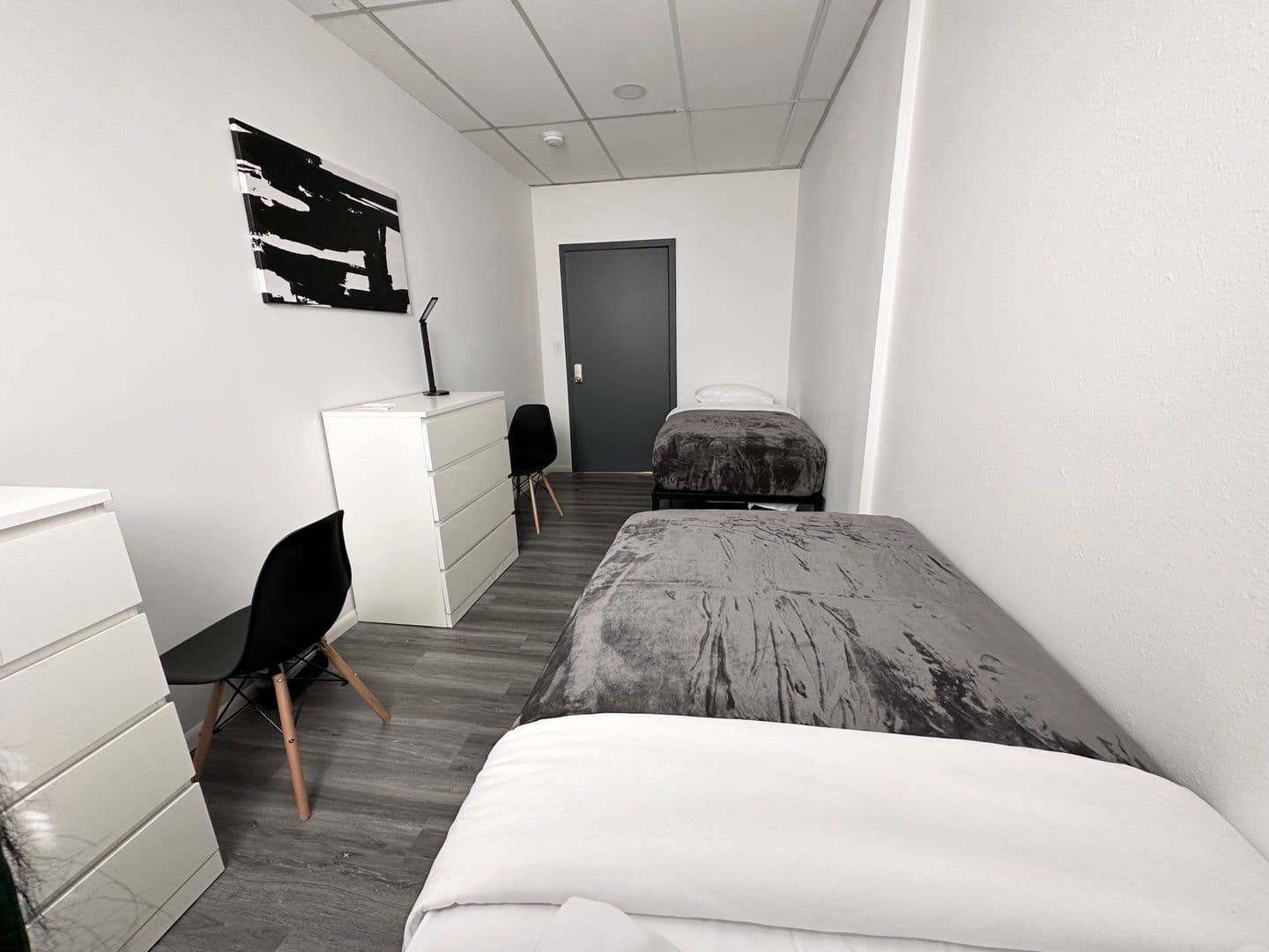 Los Angeles Apartment: 832 Hilgard Ave
