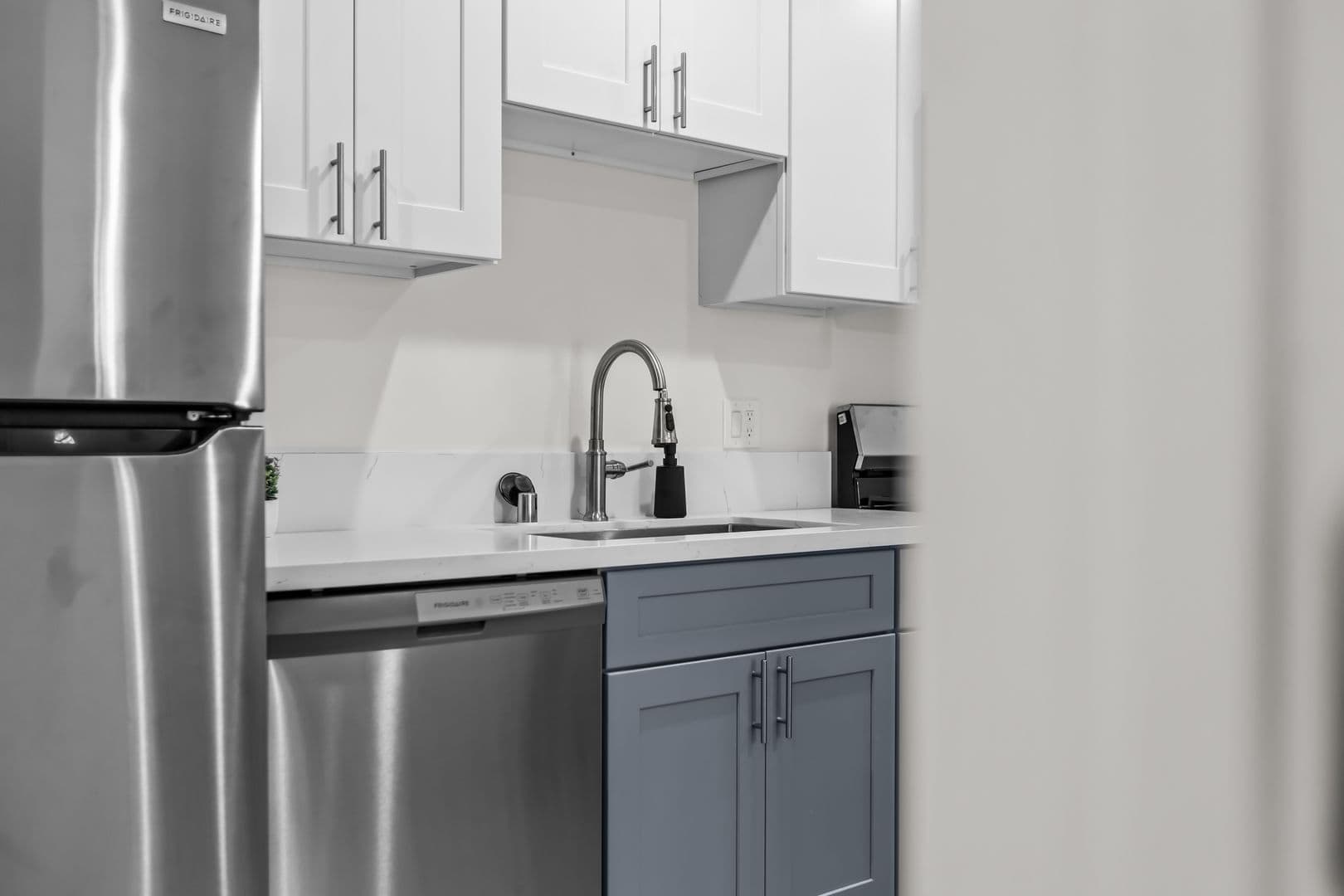 Los Angeles Apartment: 838 Hilgard Ave