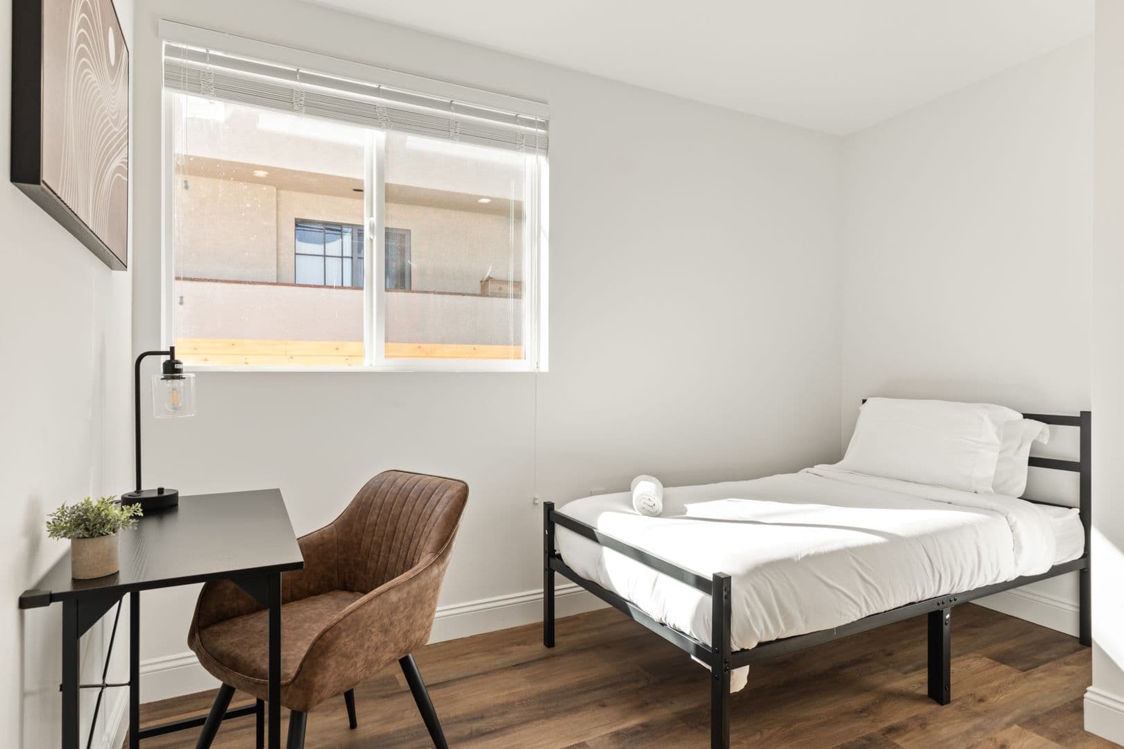 Los Angeles Apartment: 1713 Kelton Ave