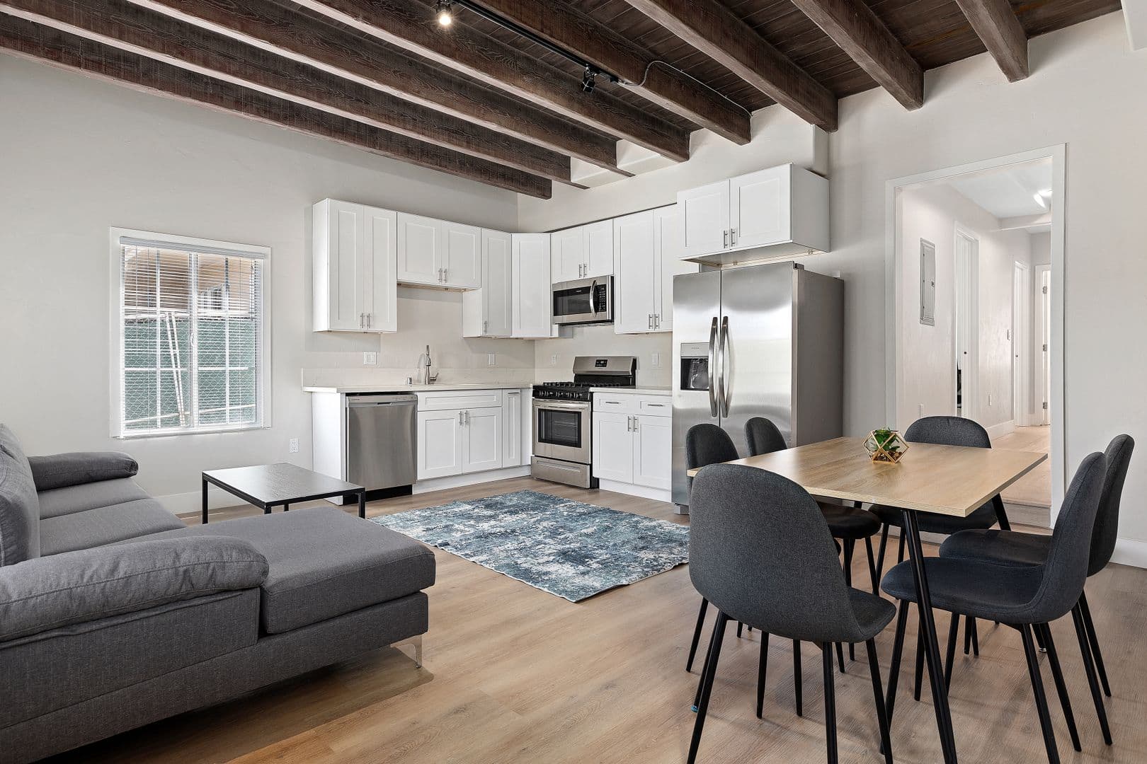 Los Angeles Apartment: 1709 Kelton Ave