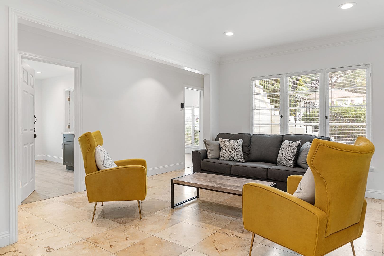 Los Angeles Apartment: 1738 S Kelton Ave.