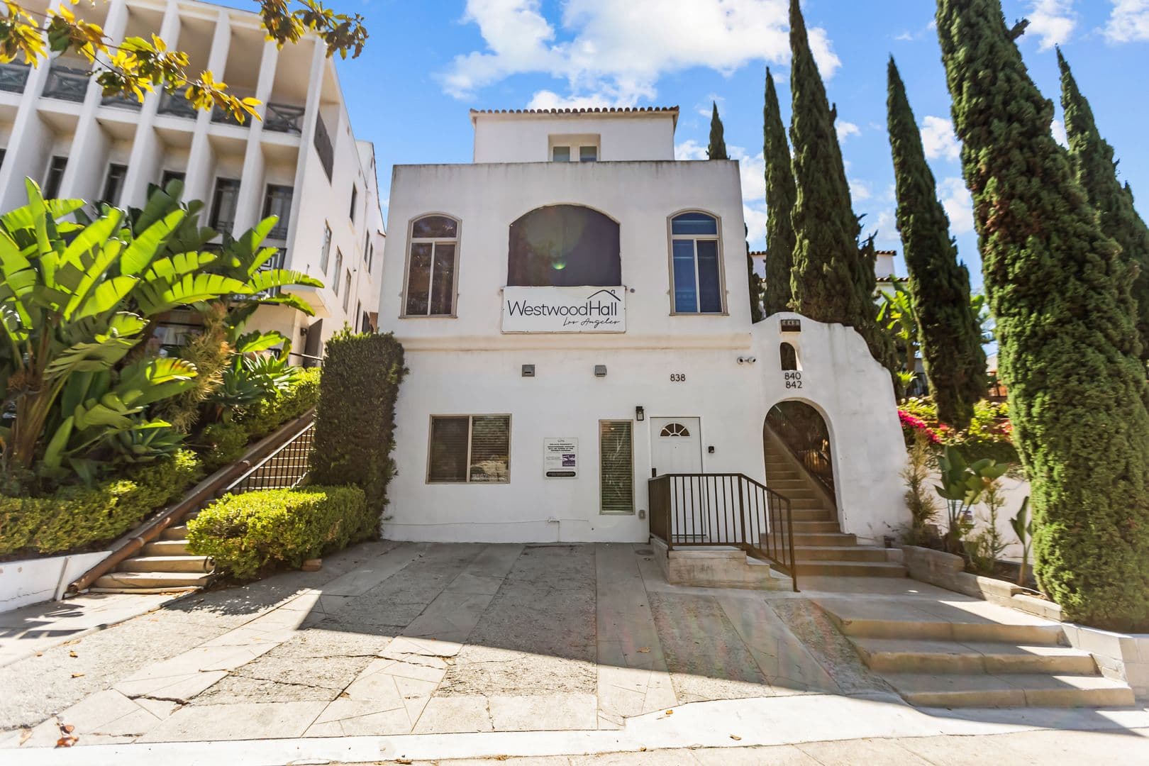 Los Angeles Apartment: 838 Hilgard Ave