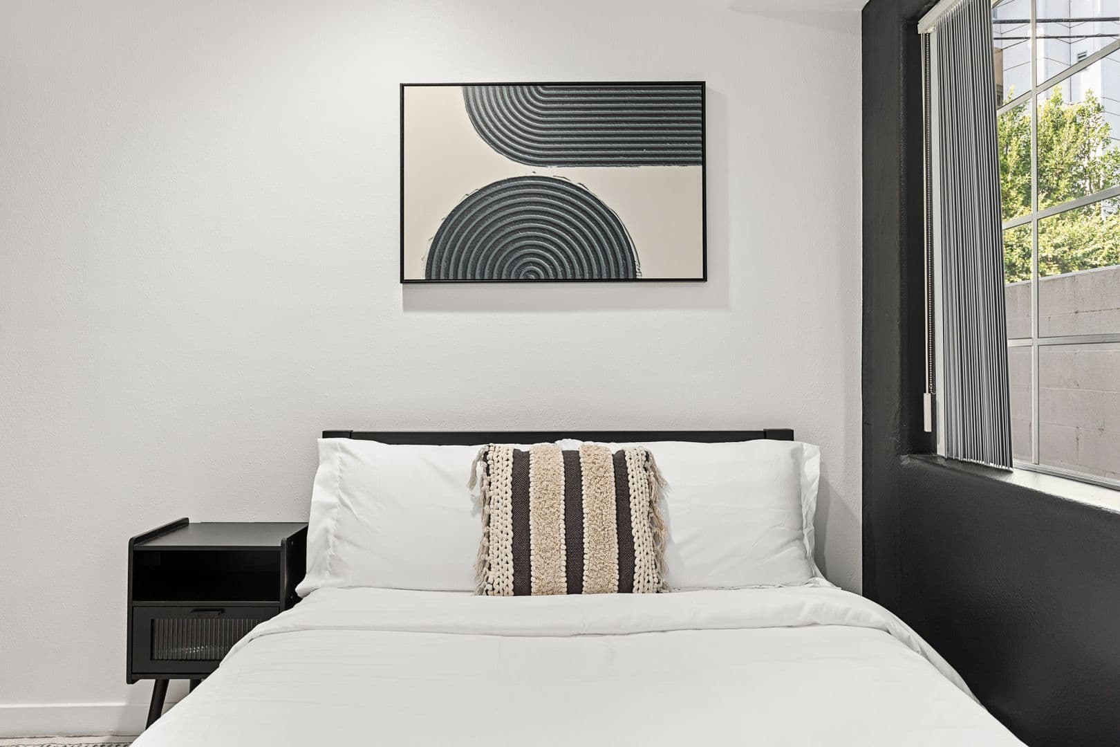 Los Angeles Apartment: 10777 Ashton