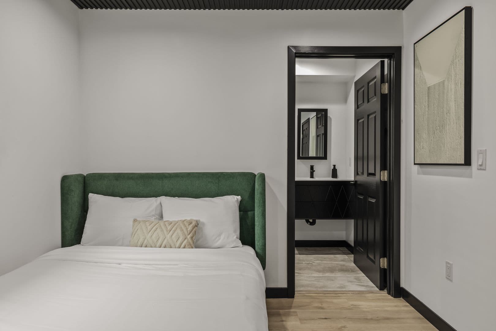Los Angeles Apartment: 10773 Ashton - Single Room