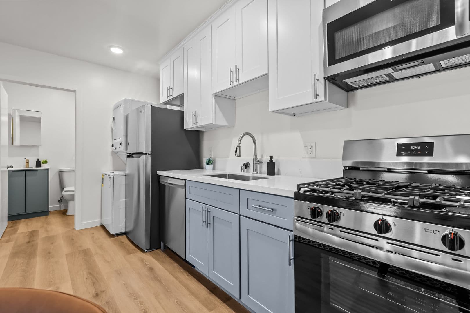 Los Angeles Apartment: 838 Hilgard Ave