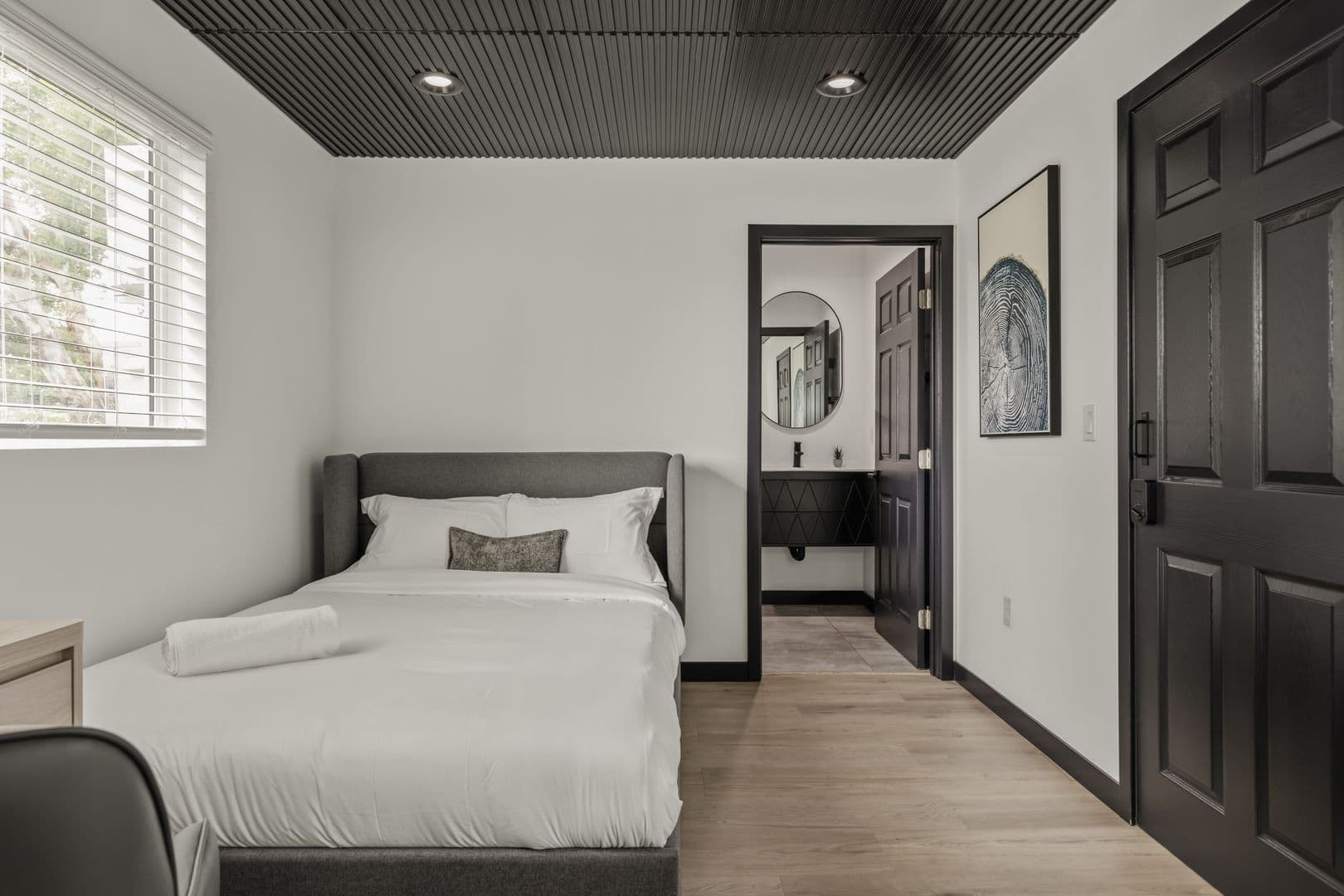 Los Angeles Apartment: 10773 Ashton - Single Room