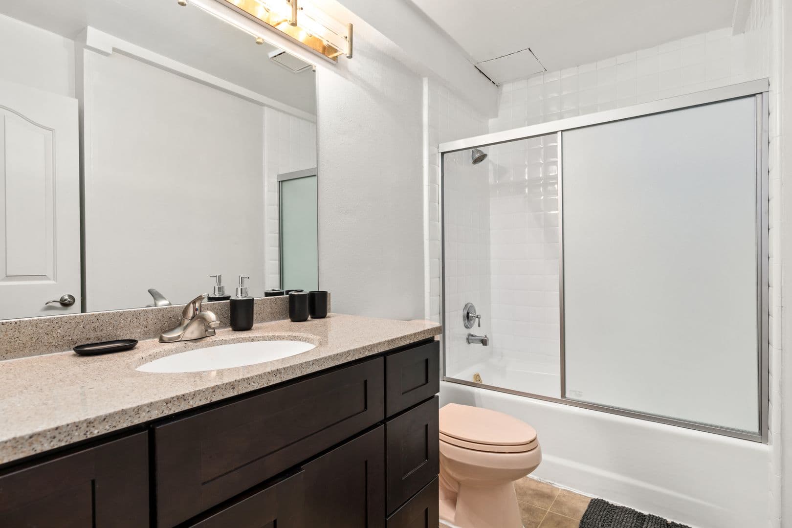 Los Angeles Apartment: 10777 Ashton
