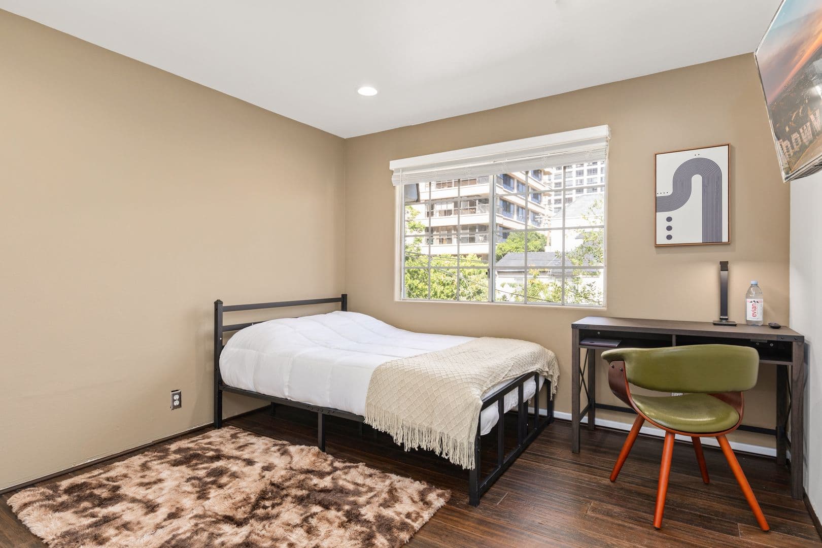 Los Angeles Apartment: 10777 Ashton