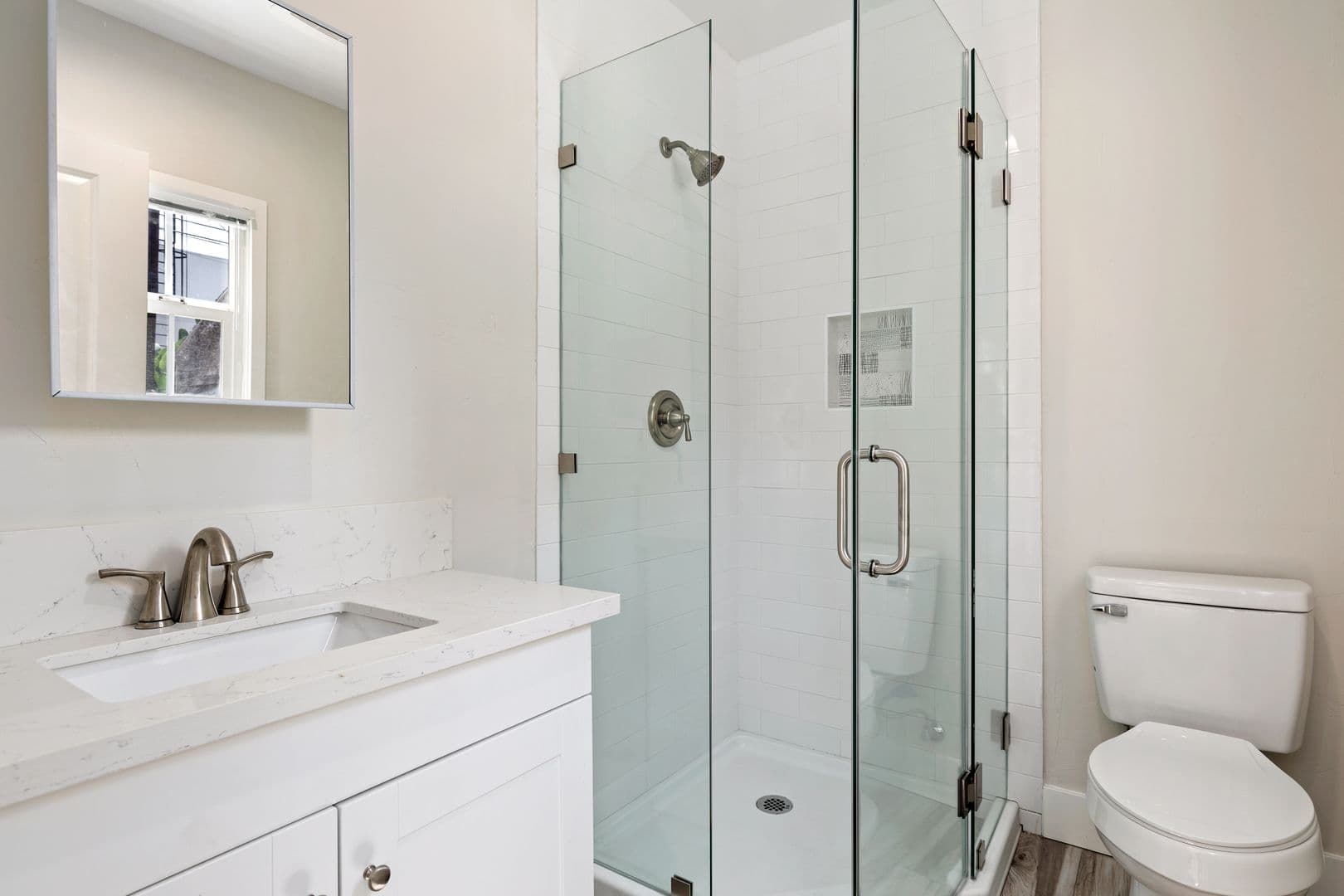 Los Angeles Apartment: 1709 Kelton Ave