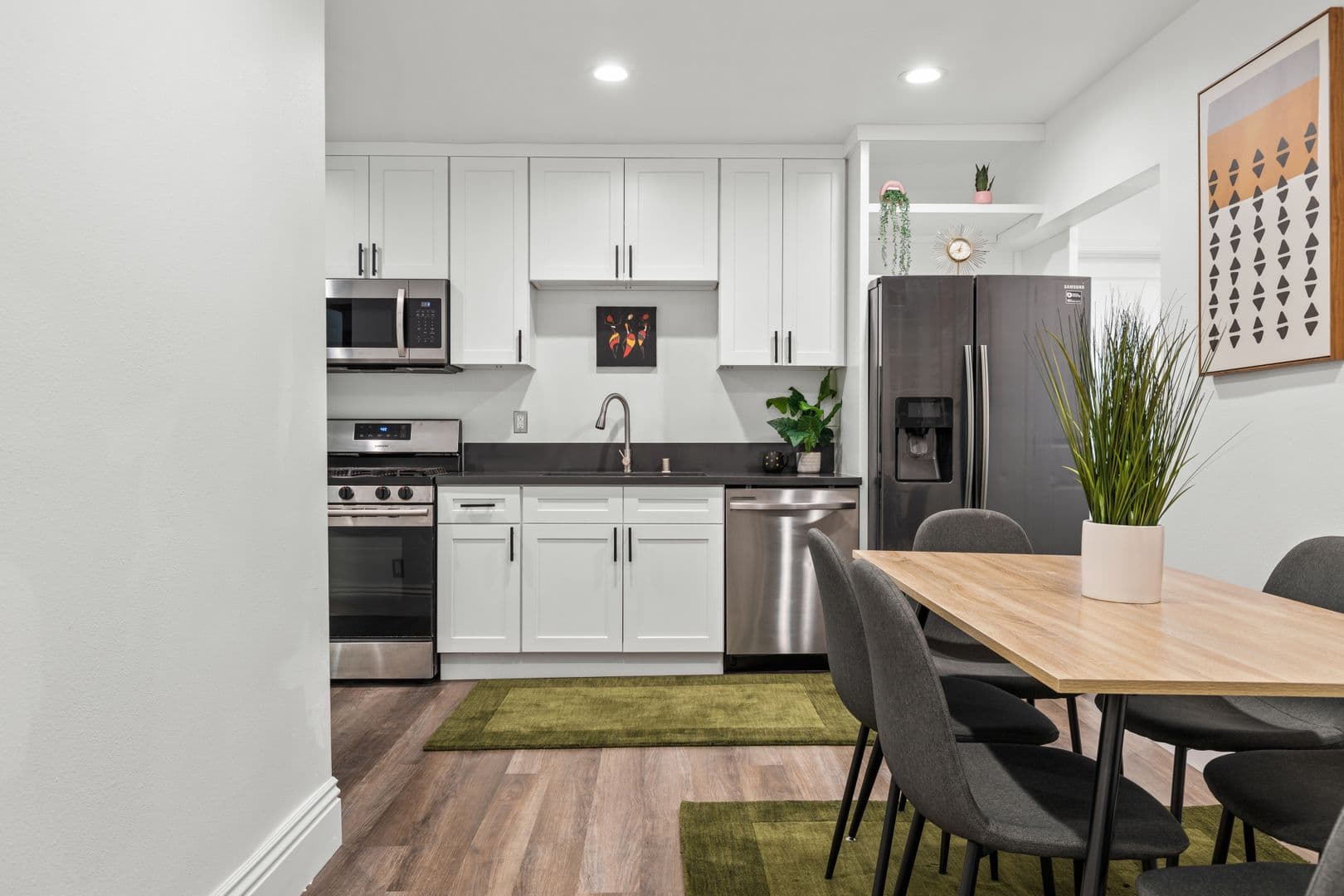 Los Angeles Apartment: 1517 Selby Ave