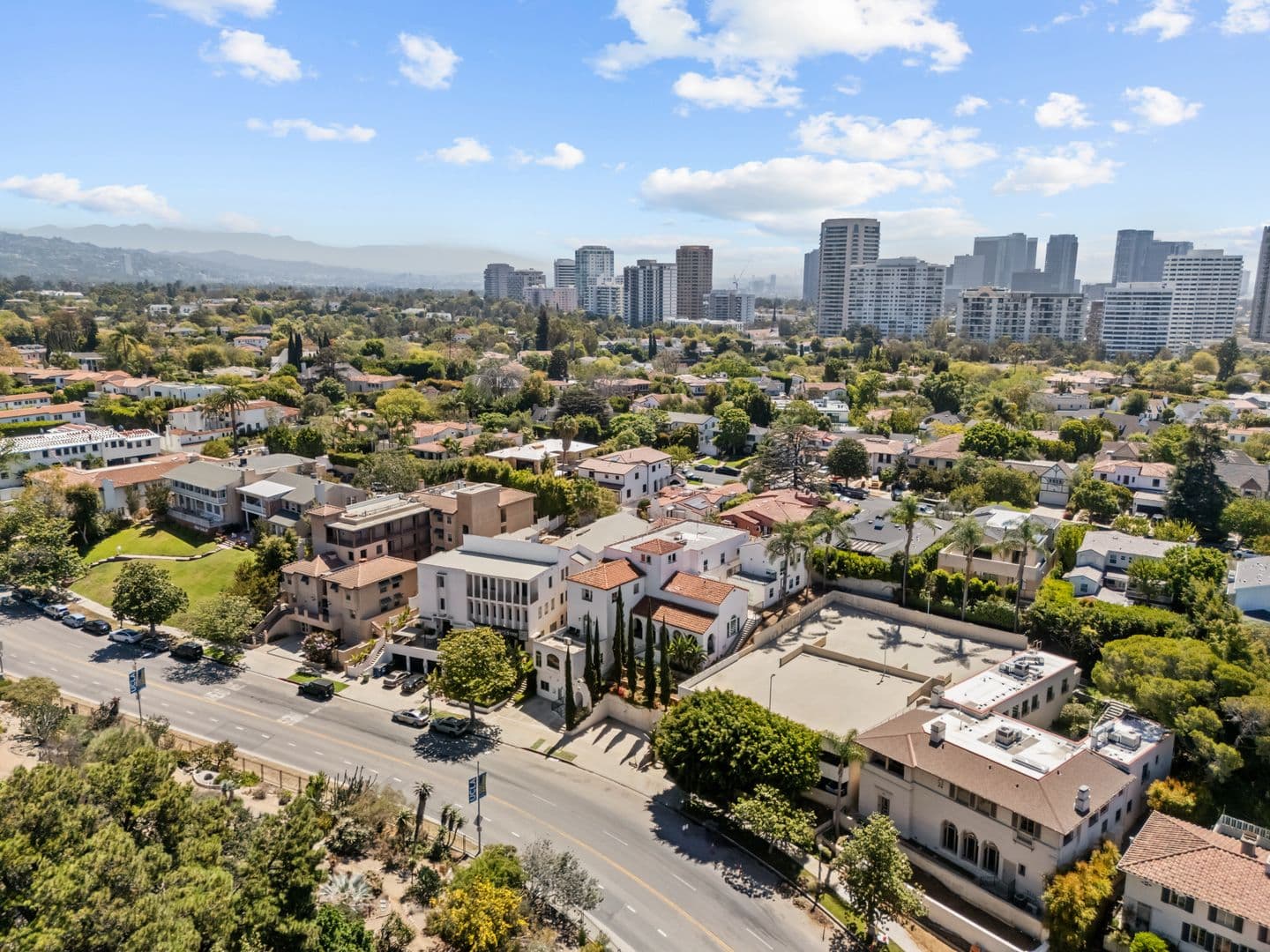 Los Angeles Apartment: 838 Hilgard Ave