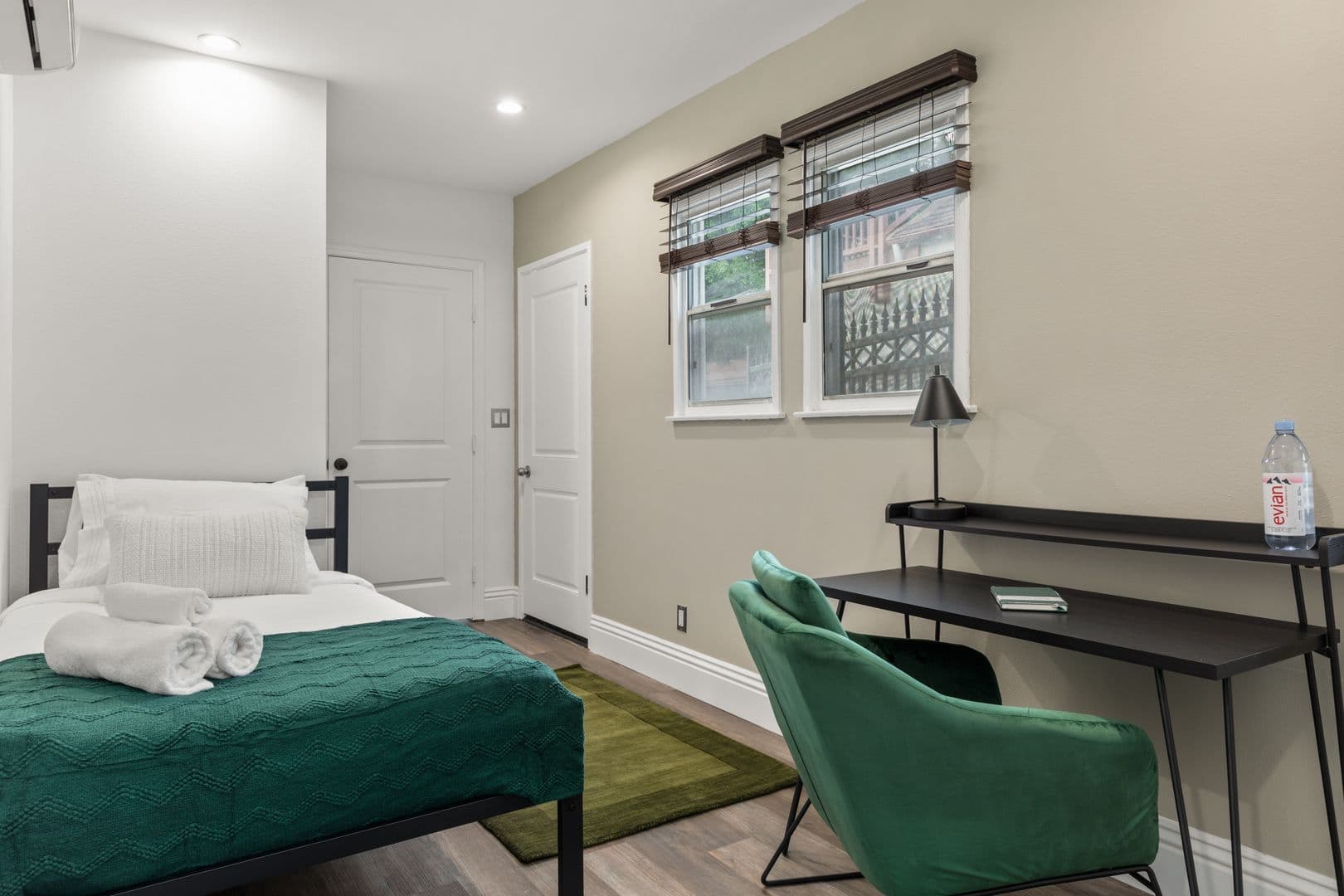 Los Angeles Apartment: 1517 Selby Ave