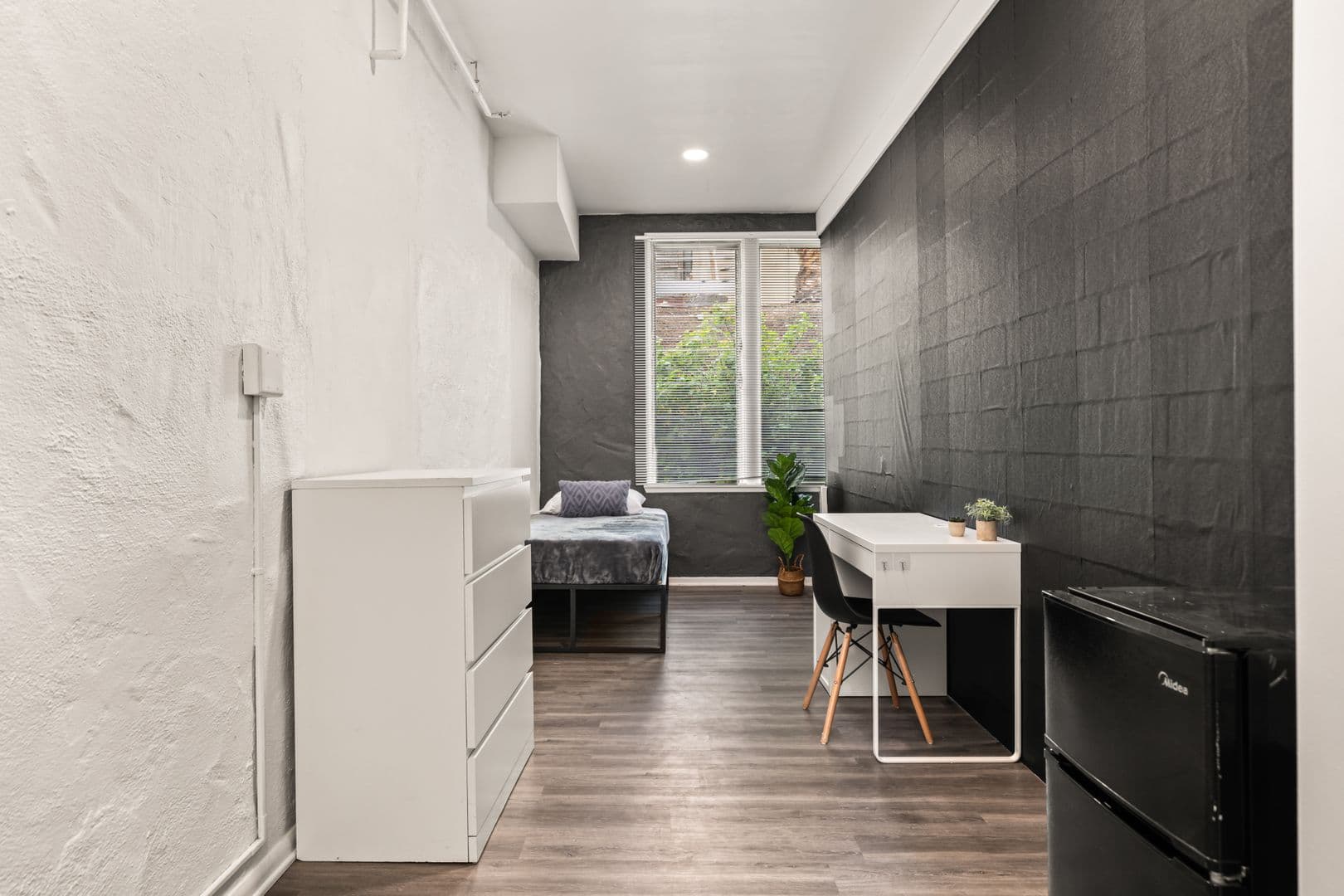 Los Angeles Apartment: 832 Hilgard Ave