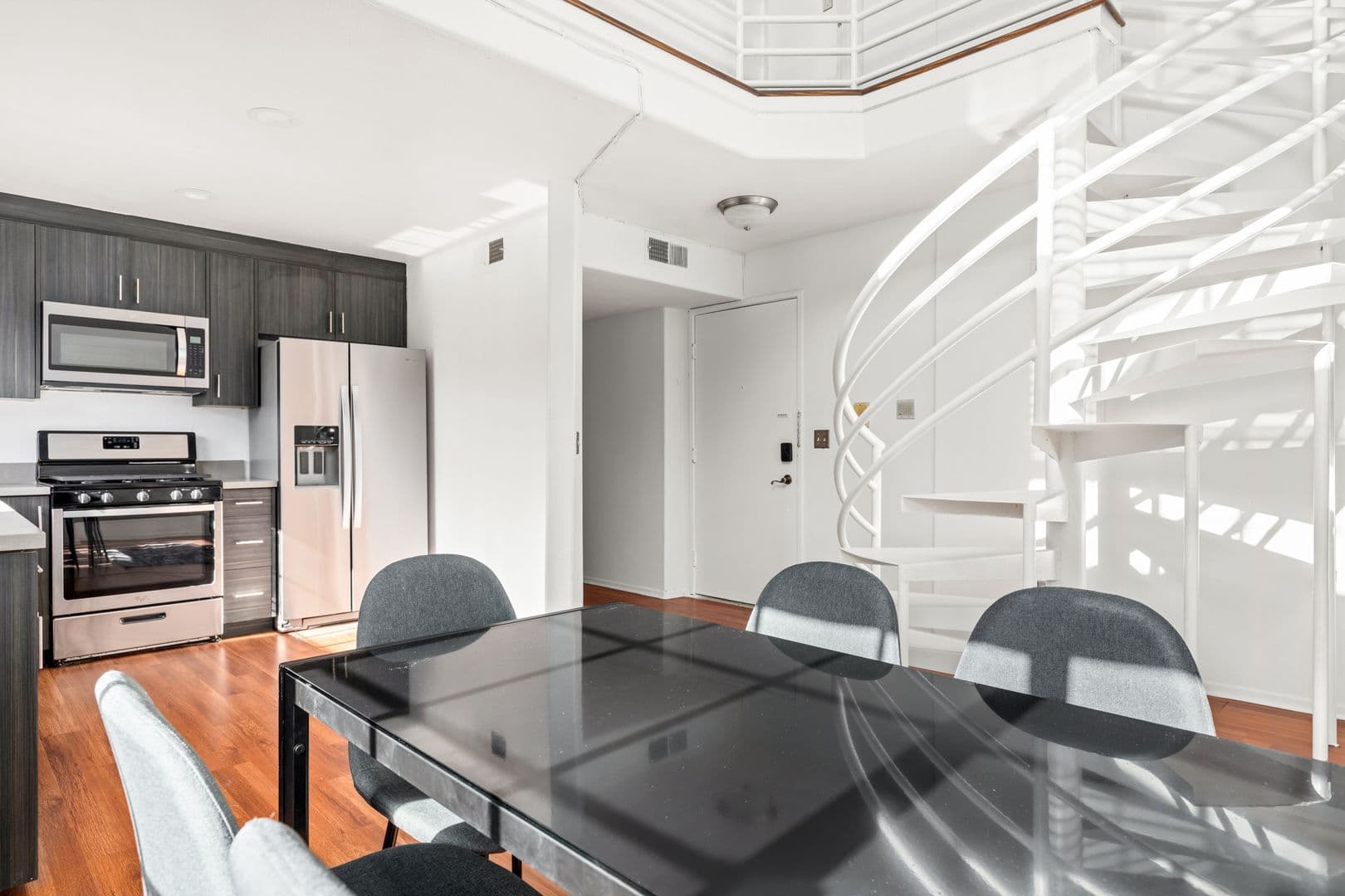Los Angeles Apartment: 10777 Ashton