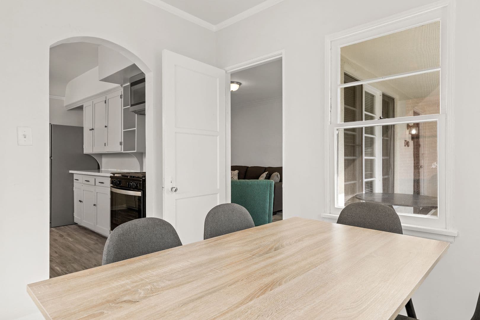 Los Angeles Apartment: 1740 Kelton Ave, Los Angeles, CA 90024