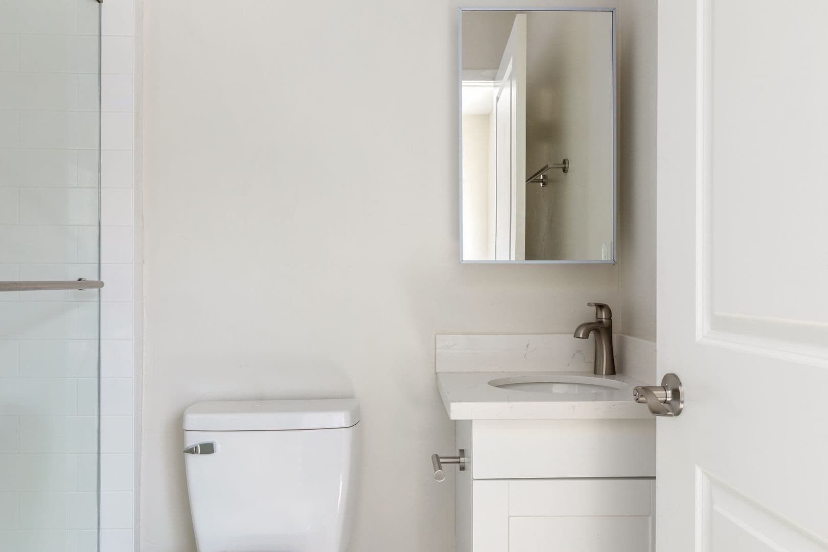 Los Angeles Apartment: 1709 Kelton Ave